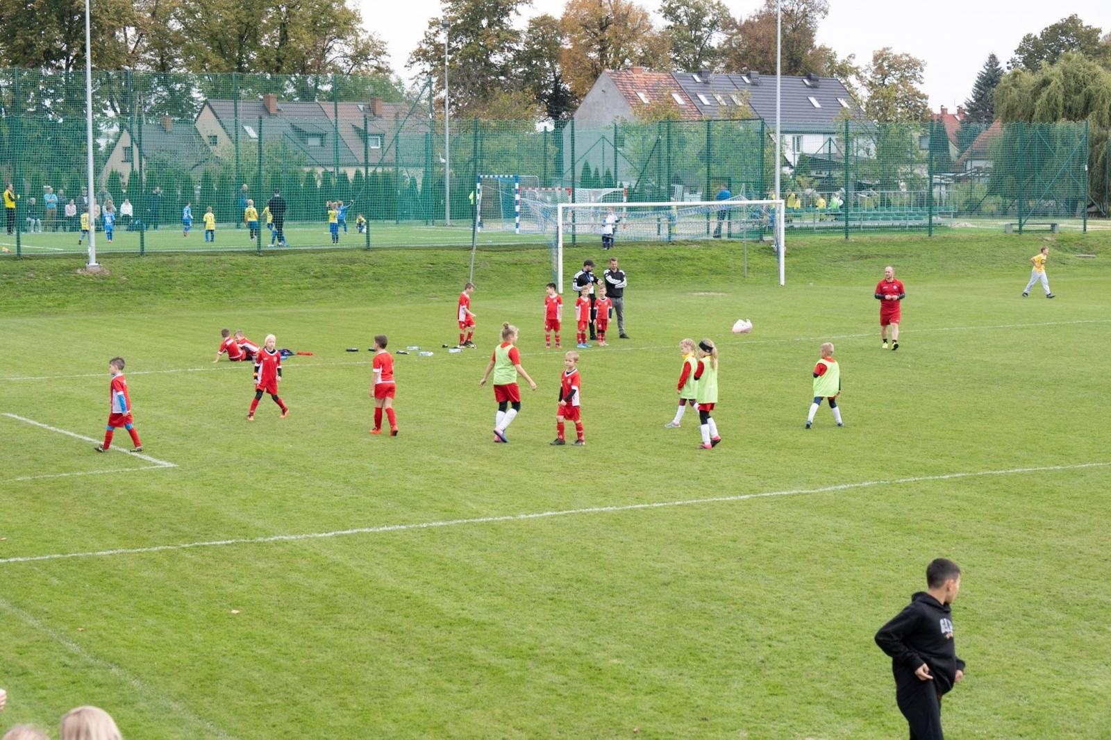 Zdjęcie w galerii na portalu naszraciborz.pl: W Chałupkach w piłkę grali i pieniądze dla Mikołaja zbierali wiadomości z regionu