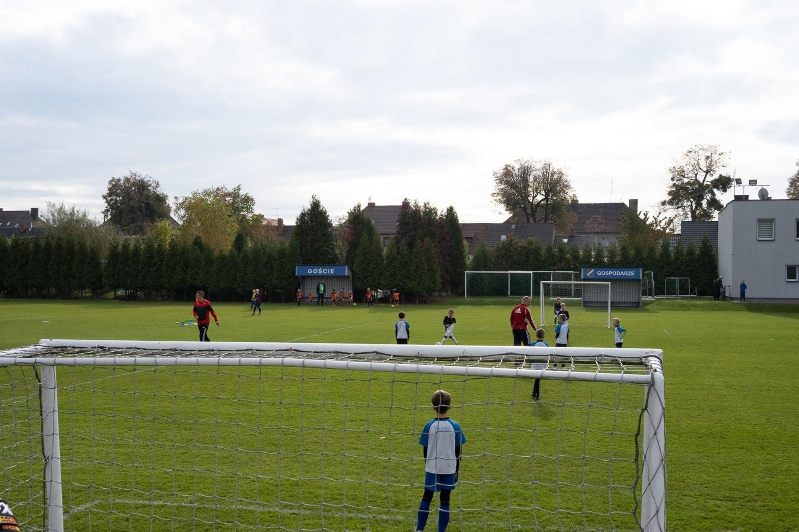 Zdjęcie w galerii na portalu naszraciborz.pl: W Chałupkach w piłkę grali i pieniądze dla Mikołaja zbierali wiadomości z regionu