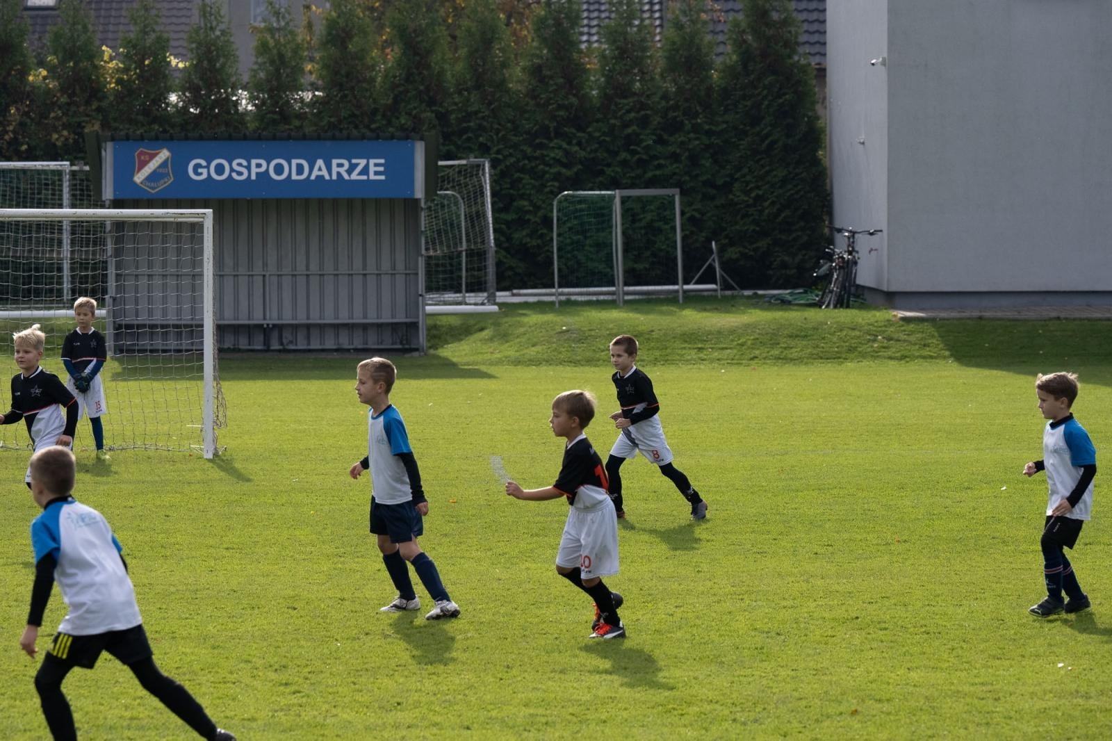 Zdjęcie w galerii na portalu naszraciborz.pl: W Chałupkach w piłkę grali i pieniądze dla Mikołaja zbierali wiadomości z regionu