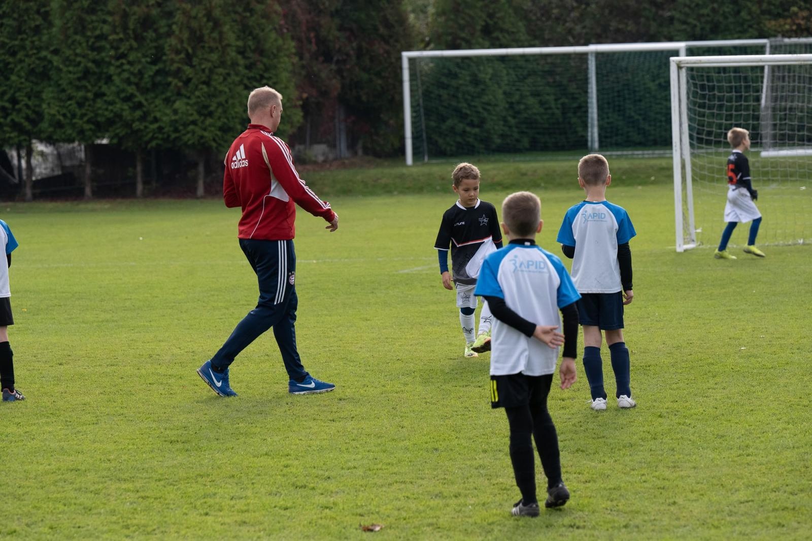 Zdjęcie w galerii na portalu naszraciborz.pl: W Chałupkach w piłkę grali i pieniądze dla Mikołaja zbierali wiadomości z regionu