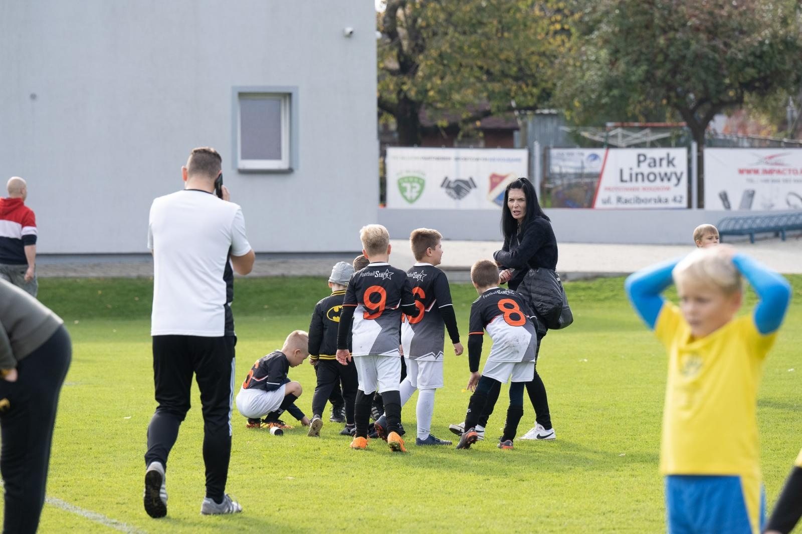 Zdjęcie w galerii na portalu naszraciborz.pl: W Chałupkach w piłkę grali i pieniądze dla Mikołaja zbierali wiadomości z regionu