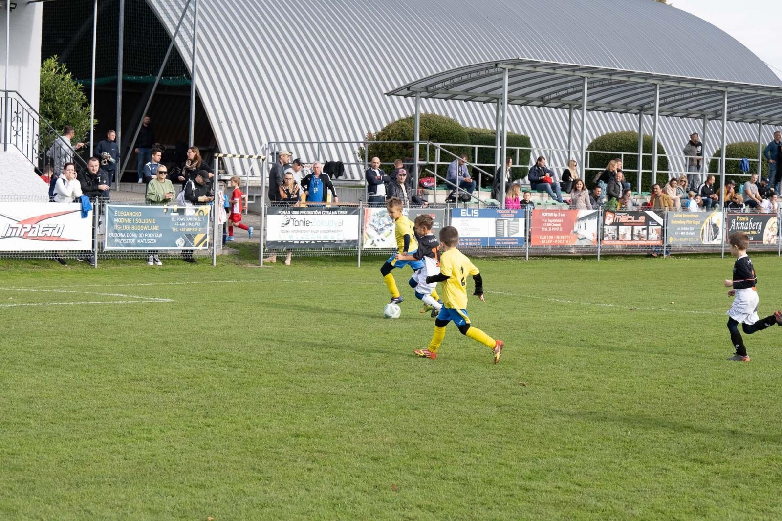 Zdjęcie w galerii na portalu naszraciborz.pl: W Chałupkach w piłkę grali i pieniądze dla Mikołaja zbierali wiadomości z regionu
