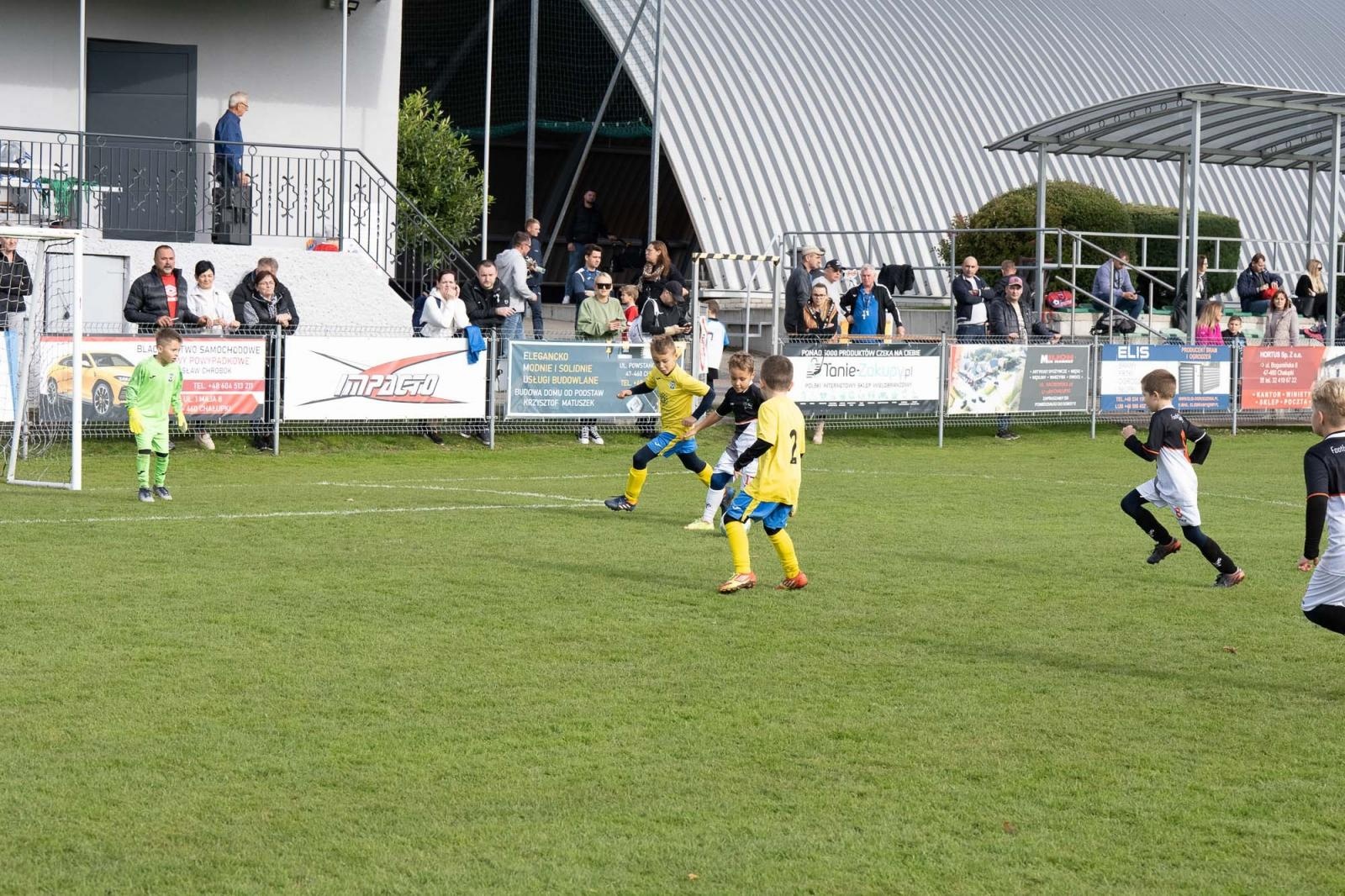 Zdjęcie w galerii na portalu naszraciborz.pl: W Chałupkach w piłkę grali i pieniądze dla Mikołaja zbierali wiadomości z regionu