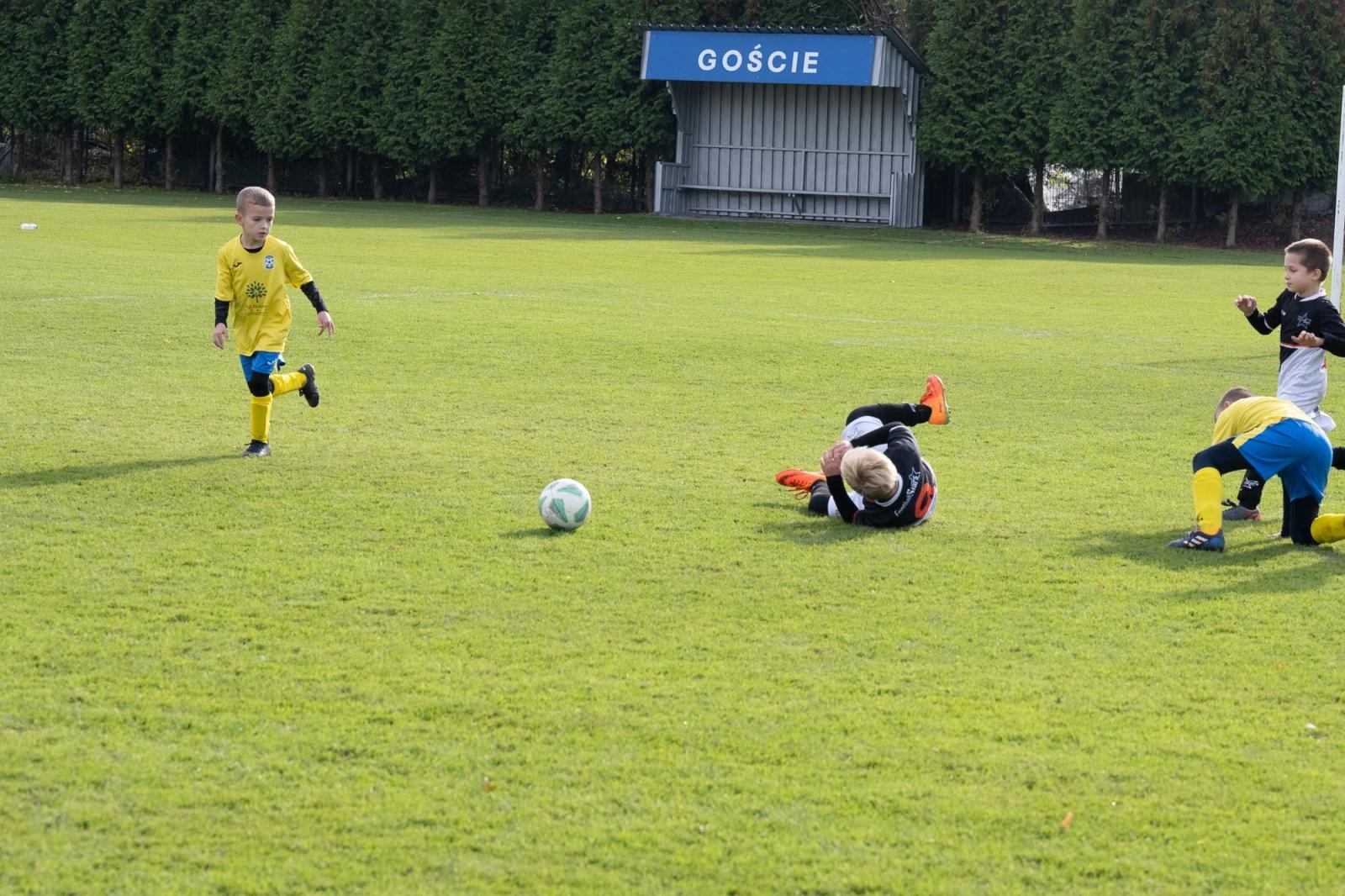 Zdjęcie w galerii na portalu naszraciborz.pl: W Chałupkach w piłkę grali i pieniądze dla Mikołaja zbierali wiadomości z regionu
