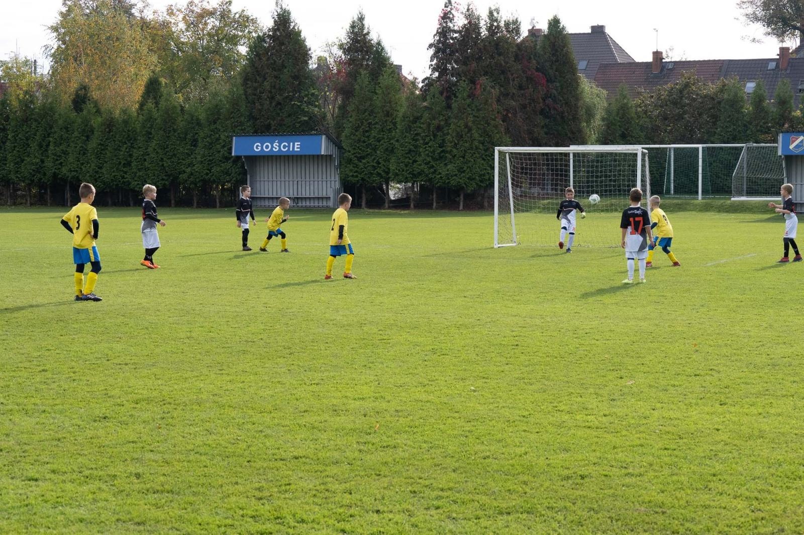 Zdjęcie w galerii na portalu naszraciborz.pl: W Chałupkach w piłkę grali i pieniądze dla Mikołaja zbierali wiadomości z regionu