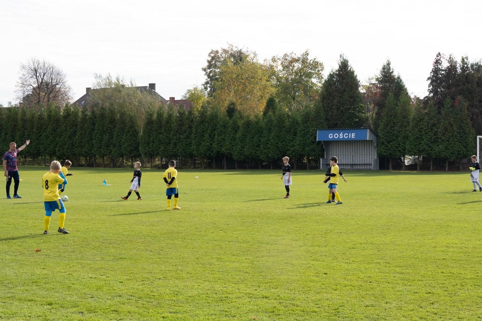 Zdjęcie w galerii na portalu naszraciborz.pl: W Chałupkach w piłkę grali i pieniądze dla Mikołaja zbierali wiadomości z regionu