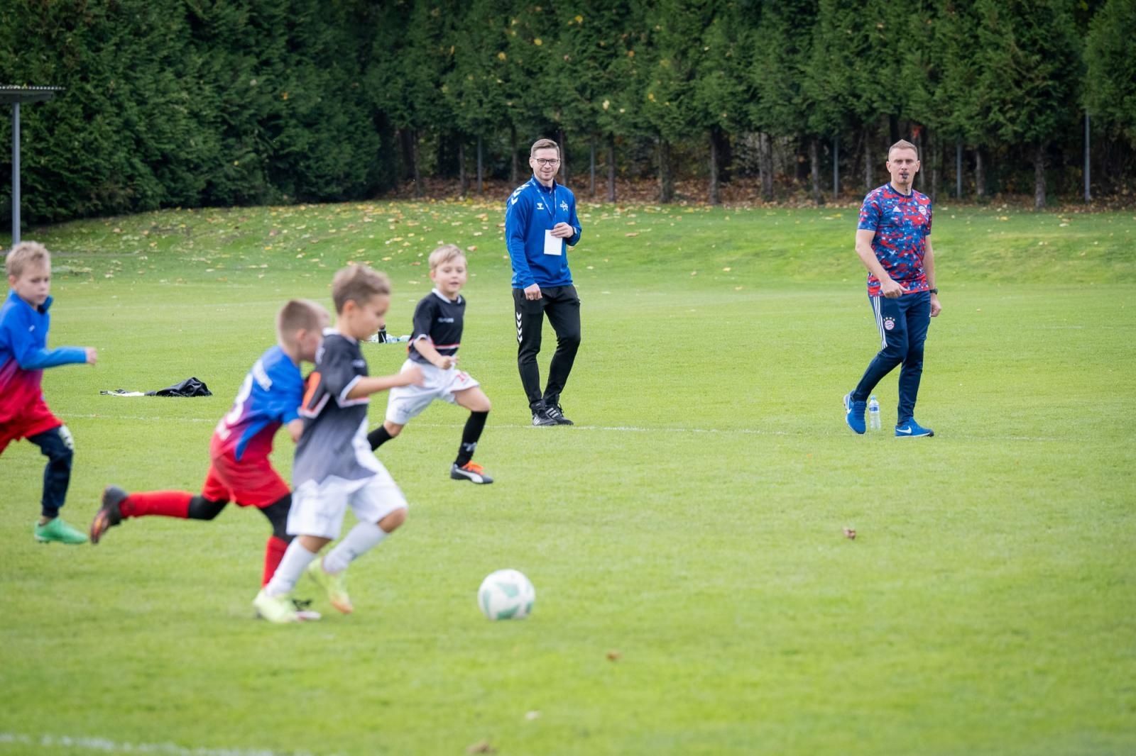 Zdjęcie w galerii na portalu naszraciborz.pl: W Chałupkach w piłkę grali i pieniądze dla Mikołaja zbierali wiadomości z regionu
