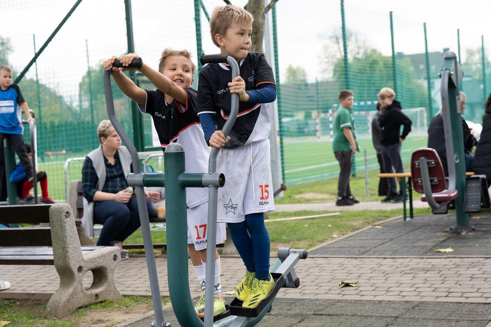 Zdjęcie w galerii na portalu naszraciborz.pl: W Chałupkach w piłkę grali i pieniądze dla Mikołaja zbierali wiadomości z regionu