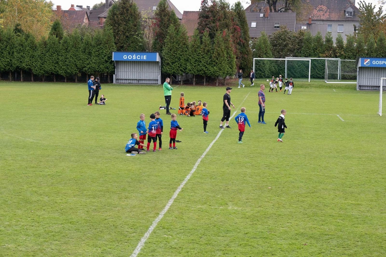 Zdjęcie w galerii na portalu naszraciborz.pl: W Chałupkach w piłkę grali i pieniądze dla Mikołaja zbierali wiadomości z regionu