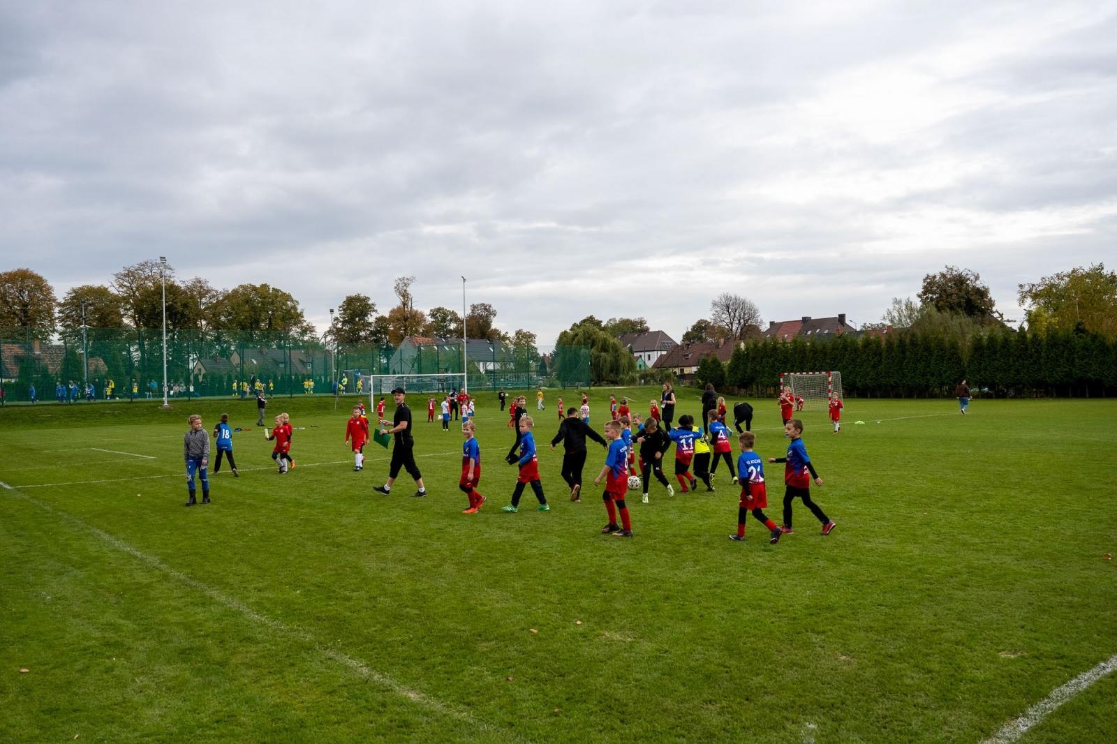 Zdjęcie w galerii na portalu naszraciborz.pl: W Chałupkach w piłkę grali i pieniądze dla Mikołaja zbierali wiadomości z regionu