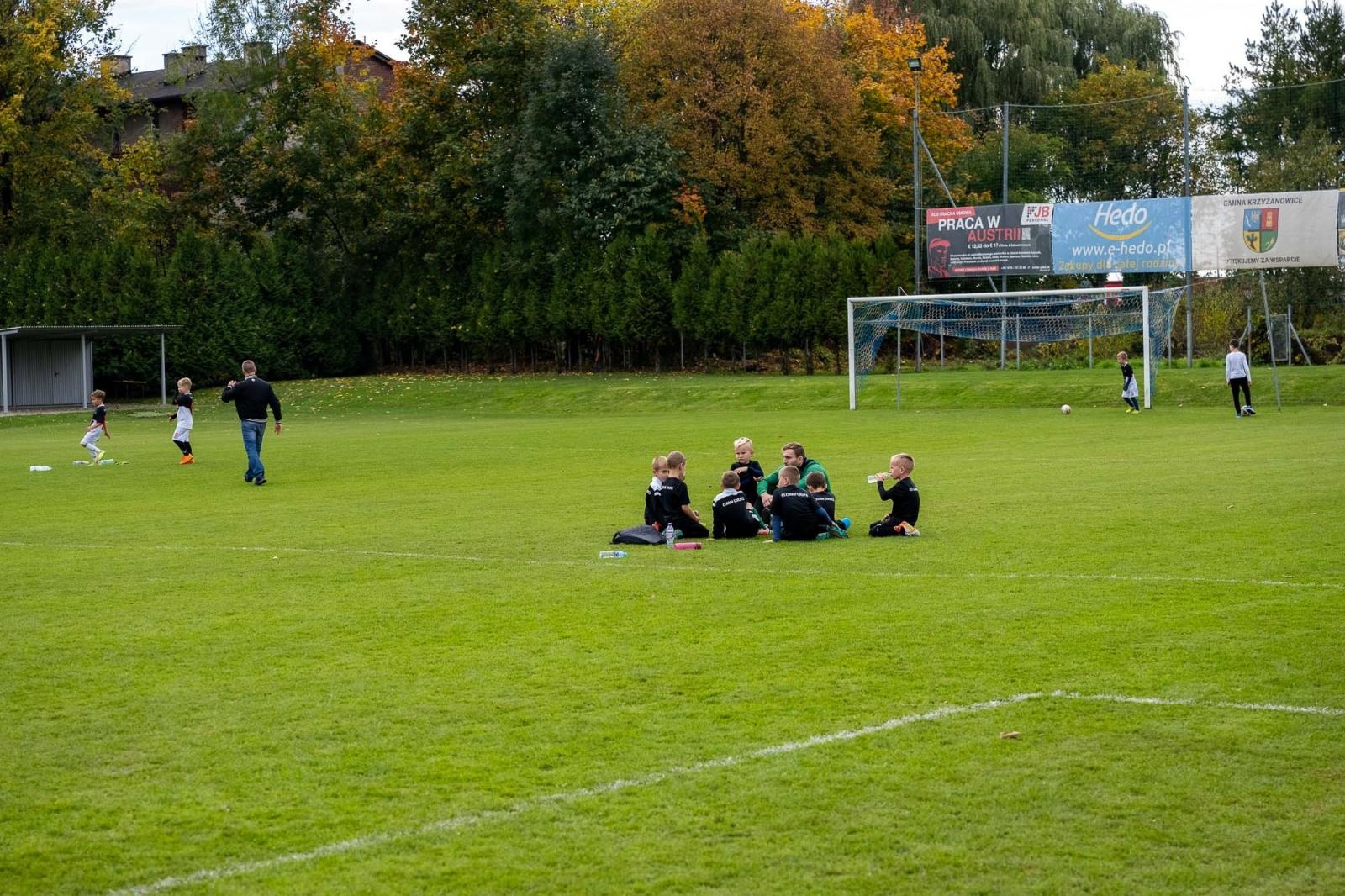 Zdjęcie w galerii na portalu naszraciborz.pl: W Chałupkach w piłkę grali i pieniądze dla Mikołaja zbierali wiadomości z regionu