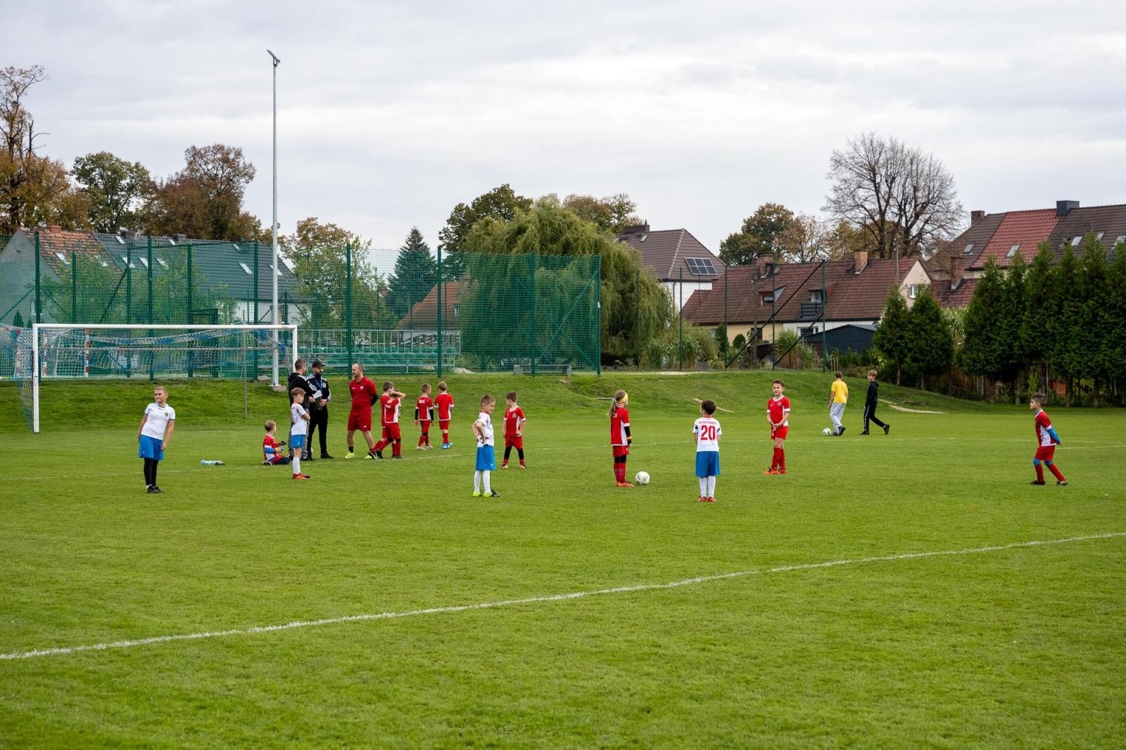 Zdjęcie w galerii na portalu naszraciborz.pl: W Chałupkach w piłkę grali i pieniądze dla Mikołaja zbierali wiadomości z regionu