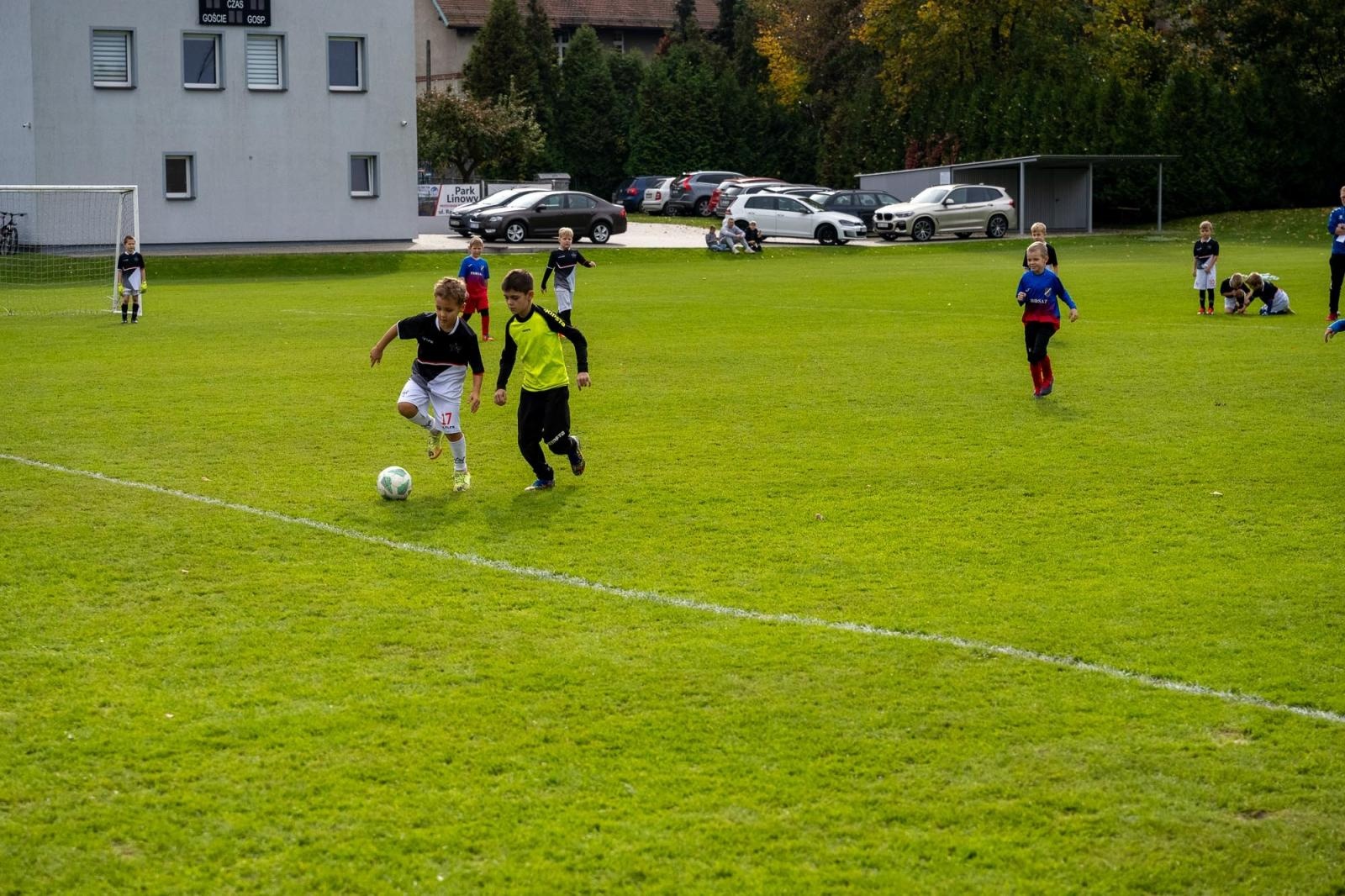 Zdjęcie w galerii na portalu naszraciborz.pl: W Chałupkach w piłkę grali i pieniądze dla Mikołaja zbierali wiadomości z regionu