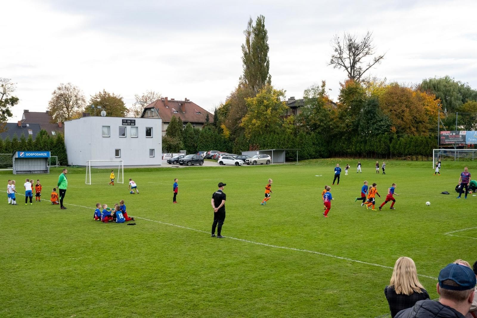 Zdjęcie w galerii na portalu naszraciborz.pl: W Chałupkach w piłkę grali i pieniądze dla Mikołaja zbierali wiadomości z regionu