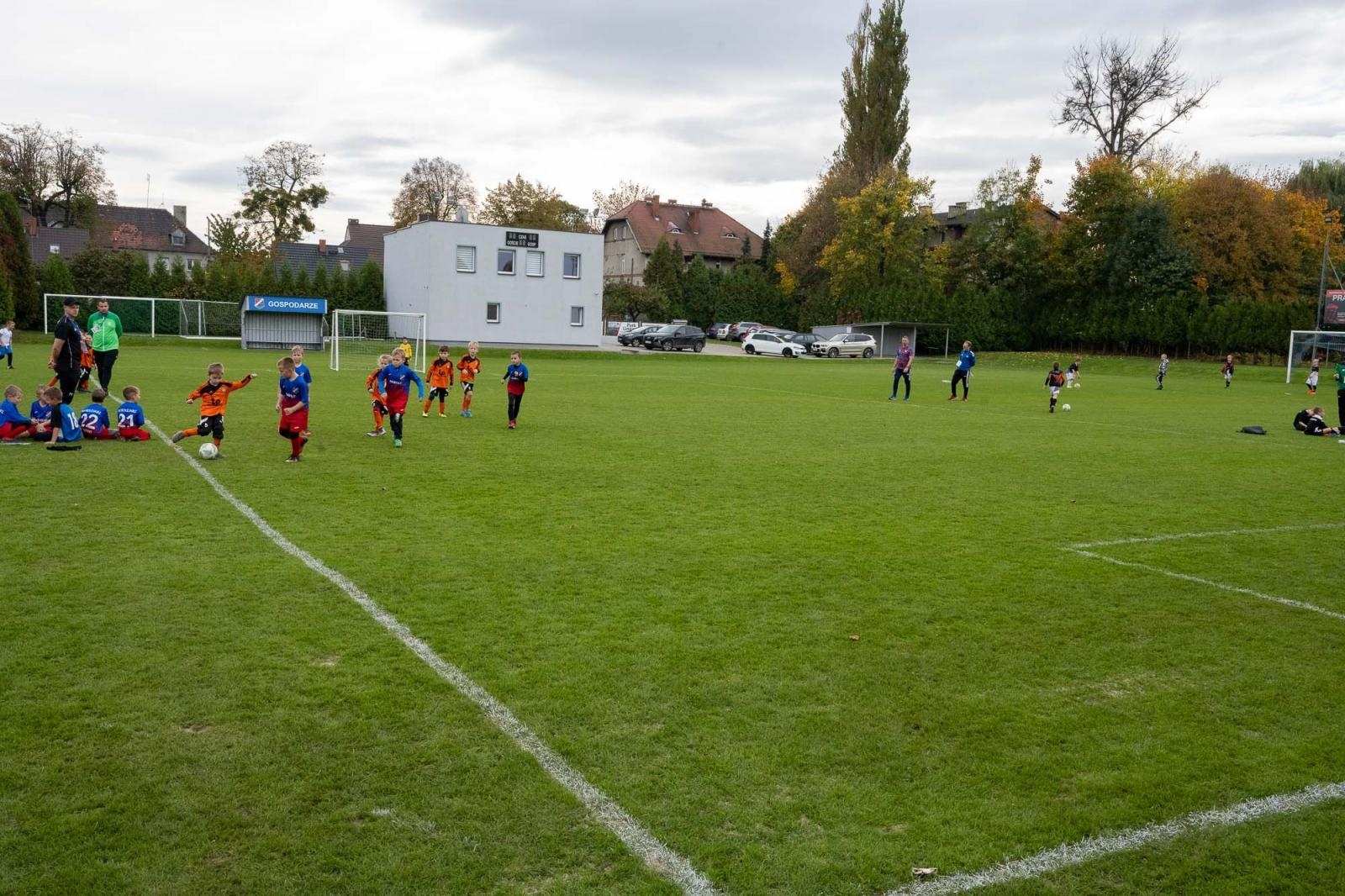 Zdjęcie w galerii na portalu naszraciborz.pl: W Chałupkach w piłkę grali i pieniądze dla Mikołaja zbierali wiadomości z regionu