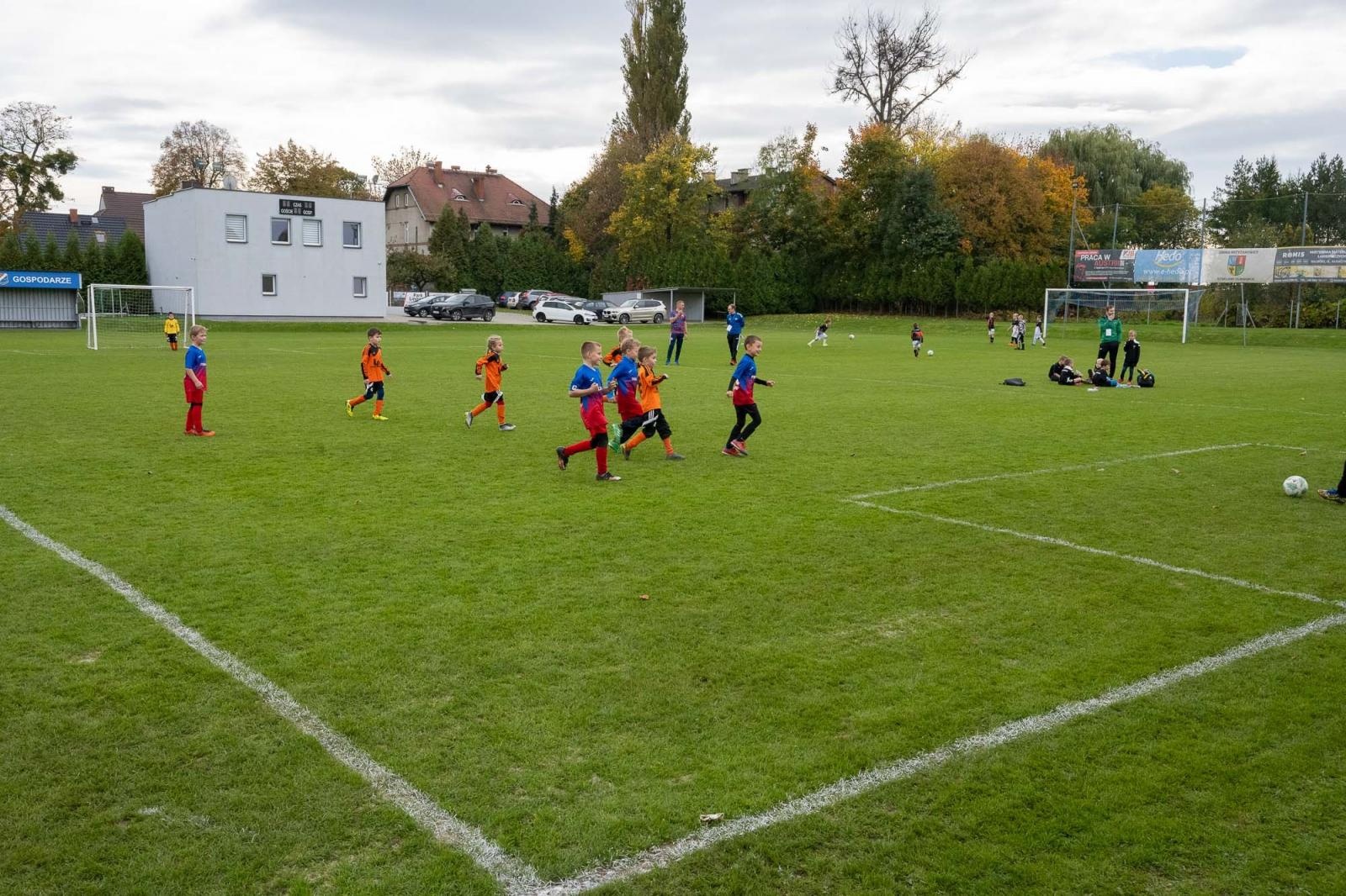 Zdjęcie w galerii na portalu naszraciborz.pl: W Chałupkach w piłkę grali i pieniądze dla Mikołaja zbierali wiadomości z regionu