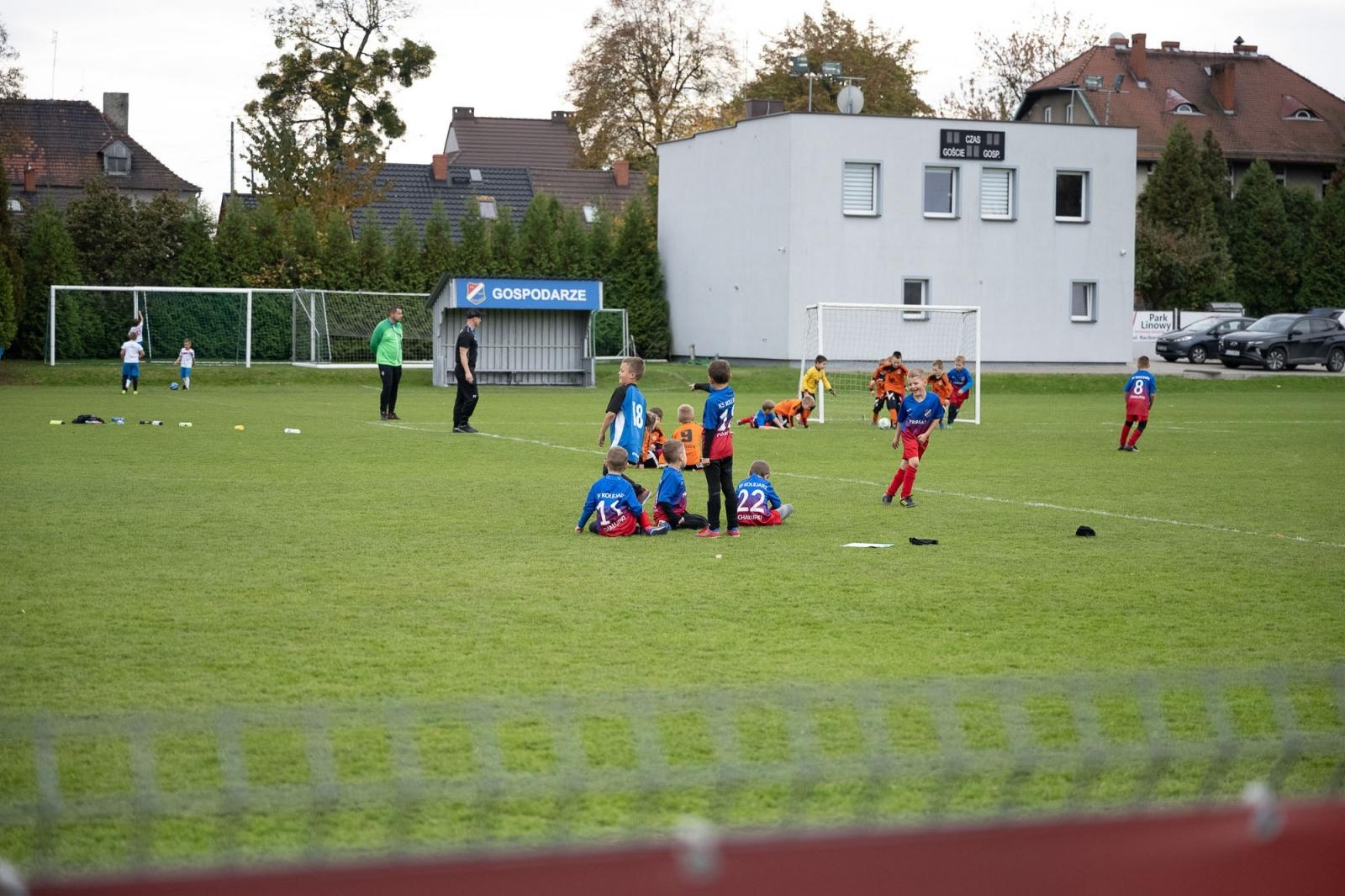 Zdjęcie w galerii na portalu naszraciborz.pl: W Chałupkach w piłkę grali i pieniądze dla Mikołaja zbierali wiadomości z regionu