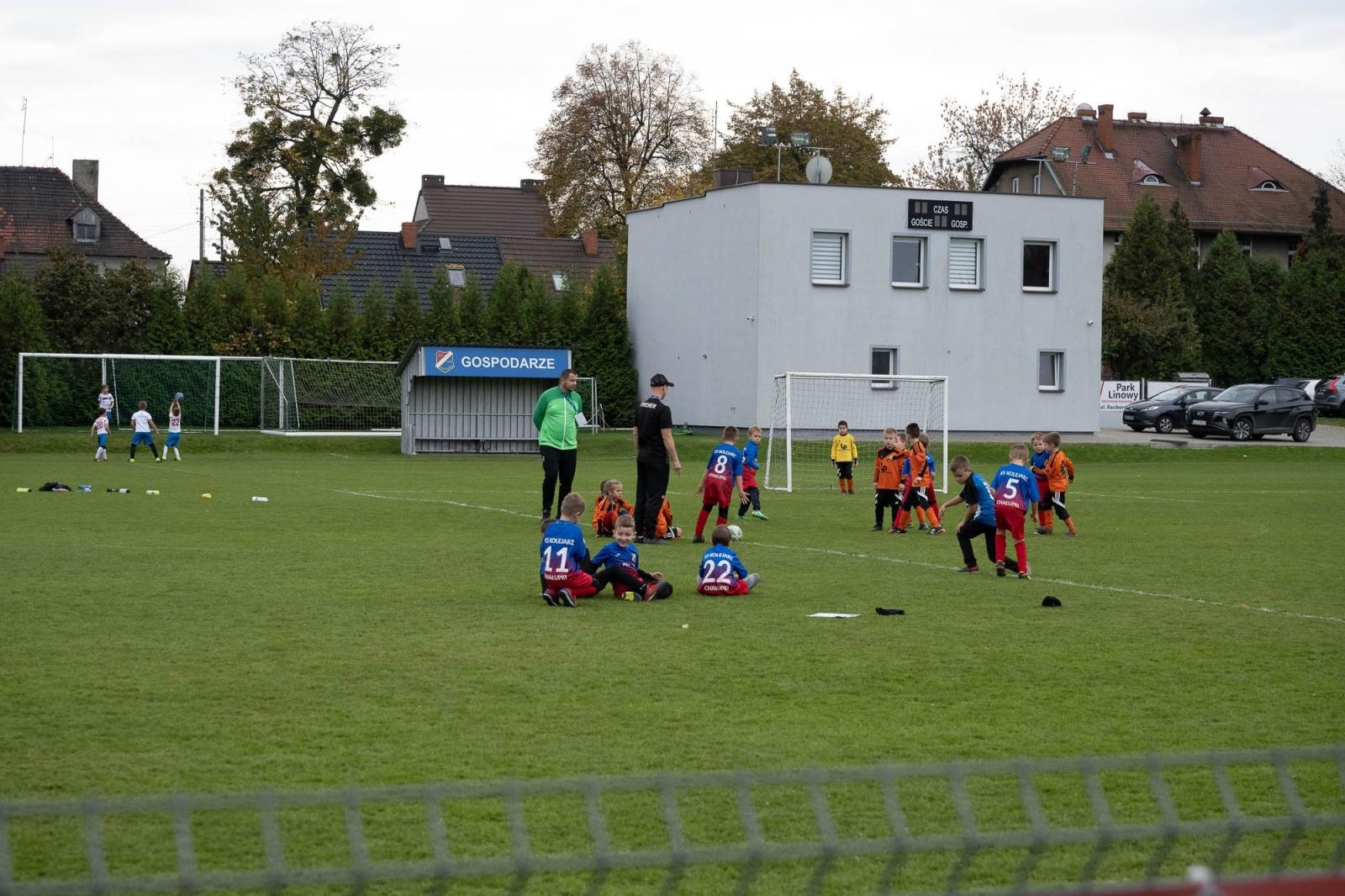 Zdjęcie w galerii na portalu naszraciborz.pl: W Chałupkach w piłkę grali i pieniądze dla Mikołaja zbierali wiadomości z regionu