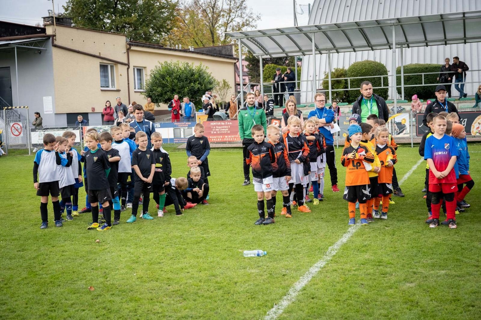 Zdjęcie w galerii na portalu naszraciborz.pl: W Chałupkach w piłkę grali i pieniądze dla Mikołaja zbierali wiadomości z regionu