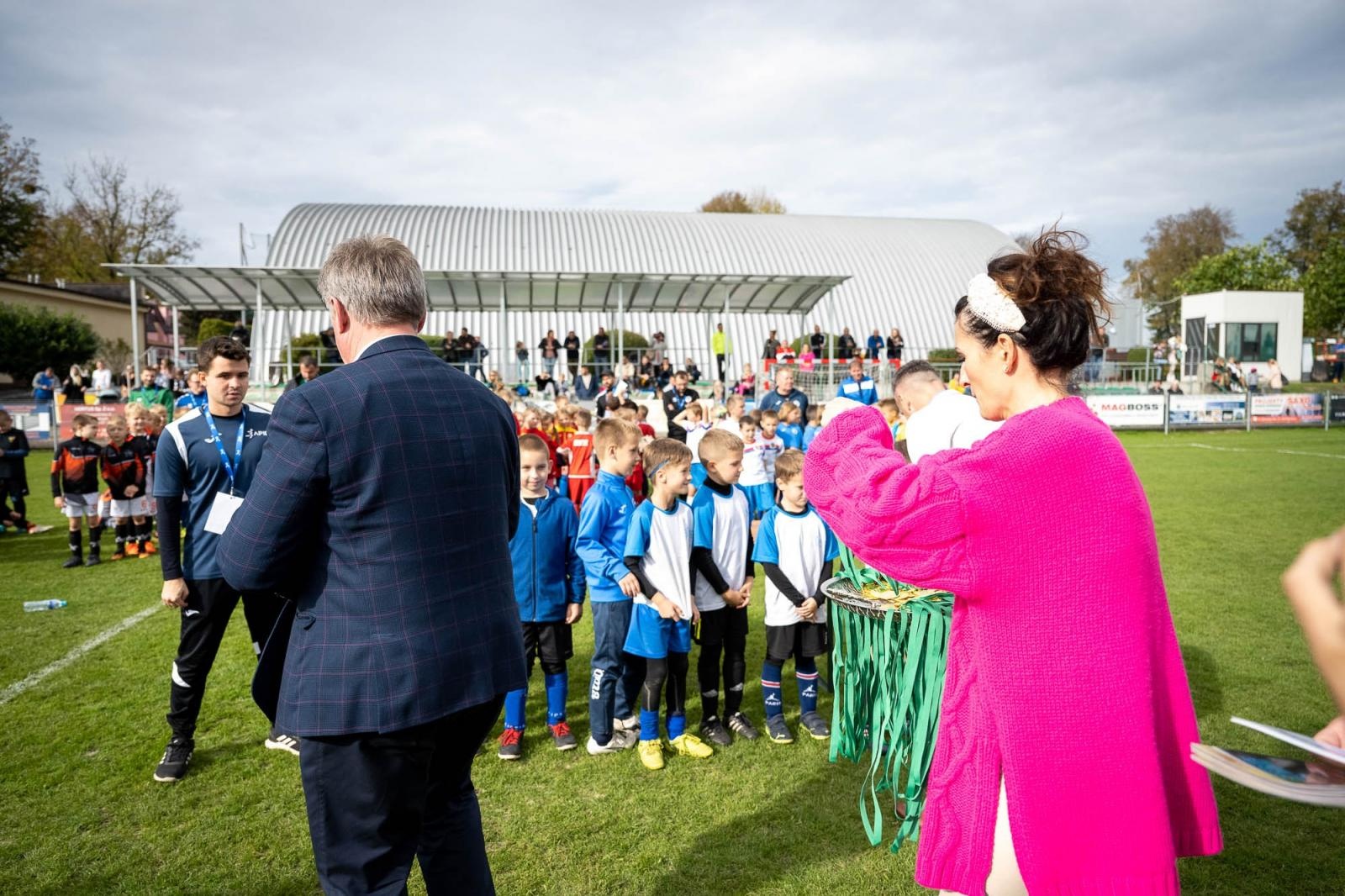 Zdjęcie w galerii na portalu naszraciborz.pl: W Chałupkach w piłkę grali i pieniądze dla Mikołaja zbierali wiadomości z regionu