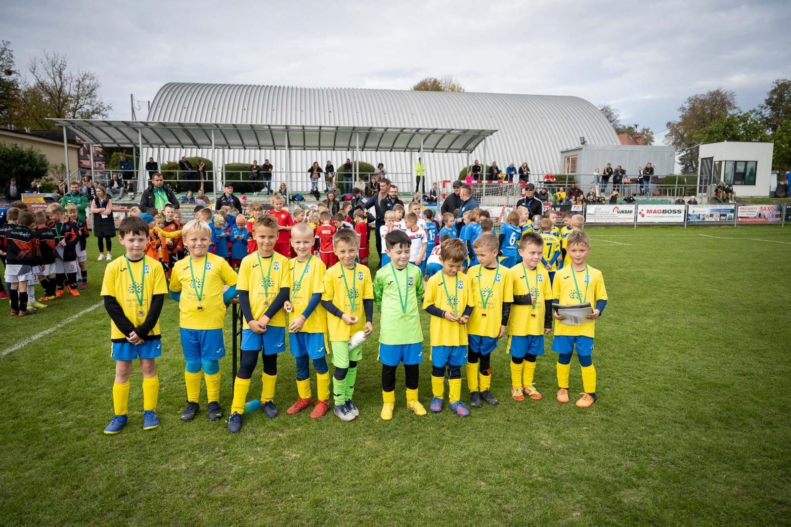 Zdjęcie w galerii na portalu naszraciborz.pl: W Chałupkach w piłkę grali i pieniądze dla Mikołaja zbierali wiadomości z regionu