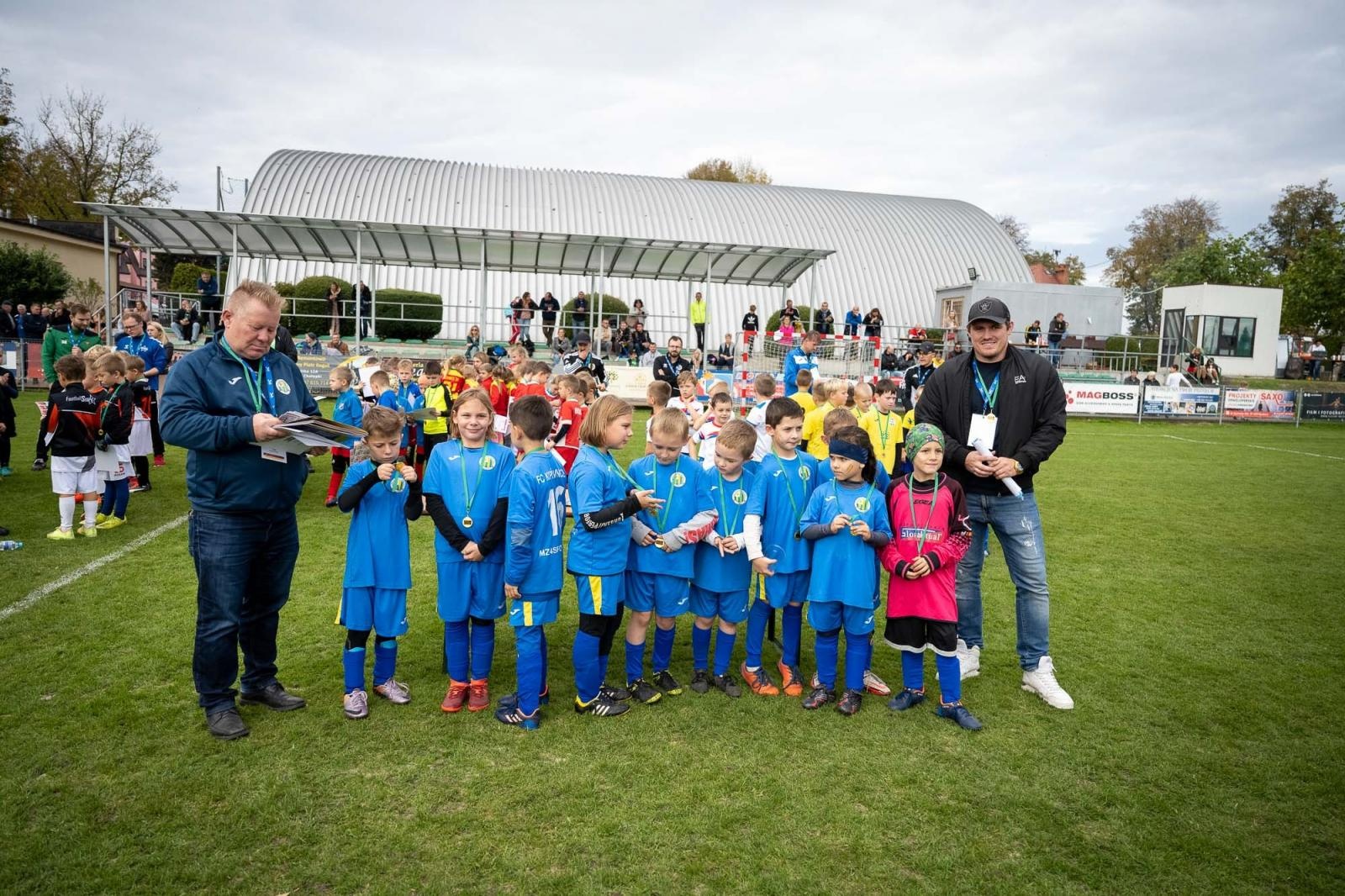 Zdjęcie w galerii na portalu naszraciborz.pl: W Chałupkach w piłkę grali i pieniądze dla Mikołaja zbierali wiadomości z regionu