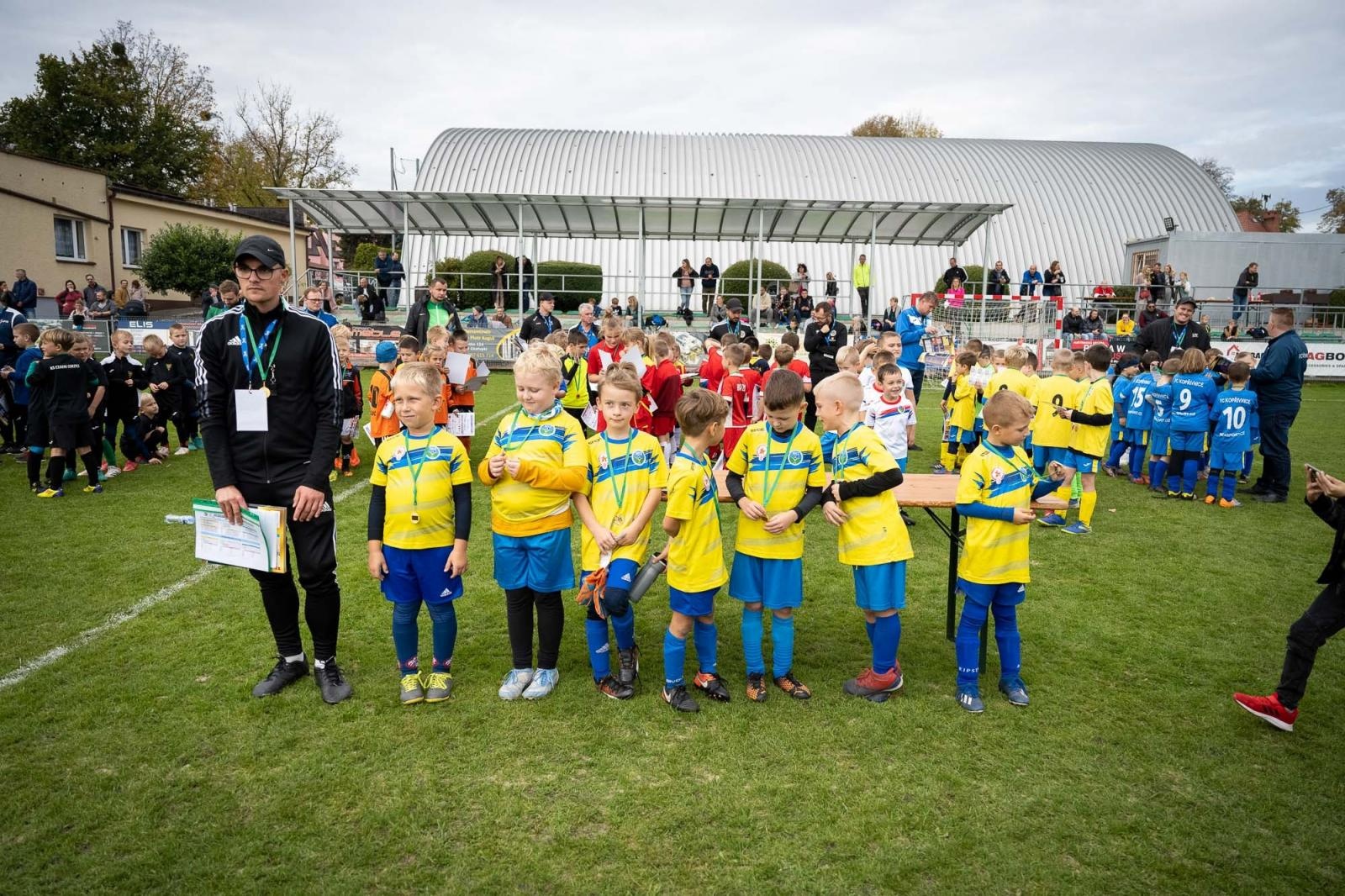 Zdjęcie w galerii na portalu naszraciborz.pl: W Chałupkach w piłkę grali i pieniądze dla Mikołaja zbierali wiadomości z regionu