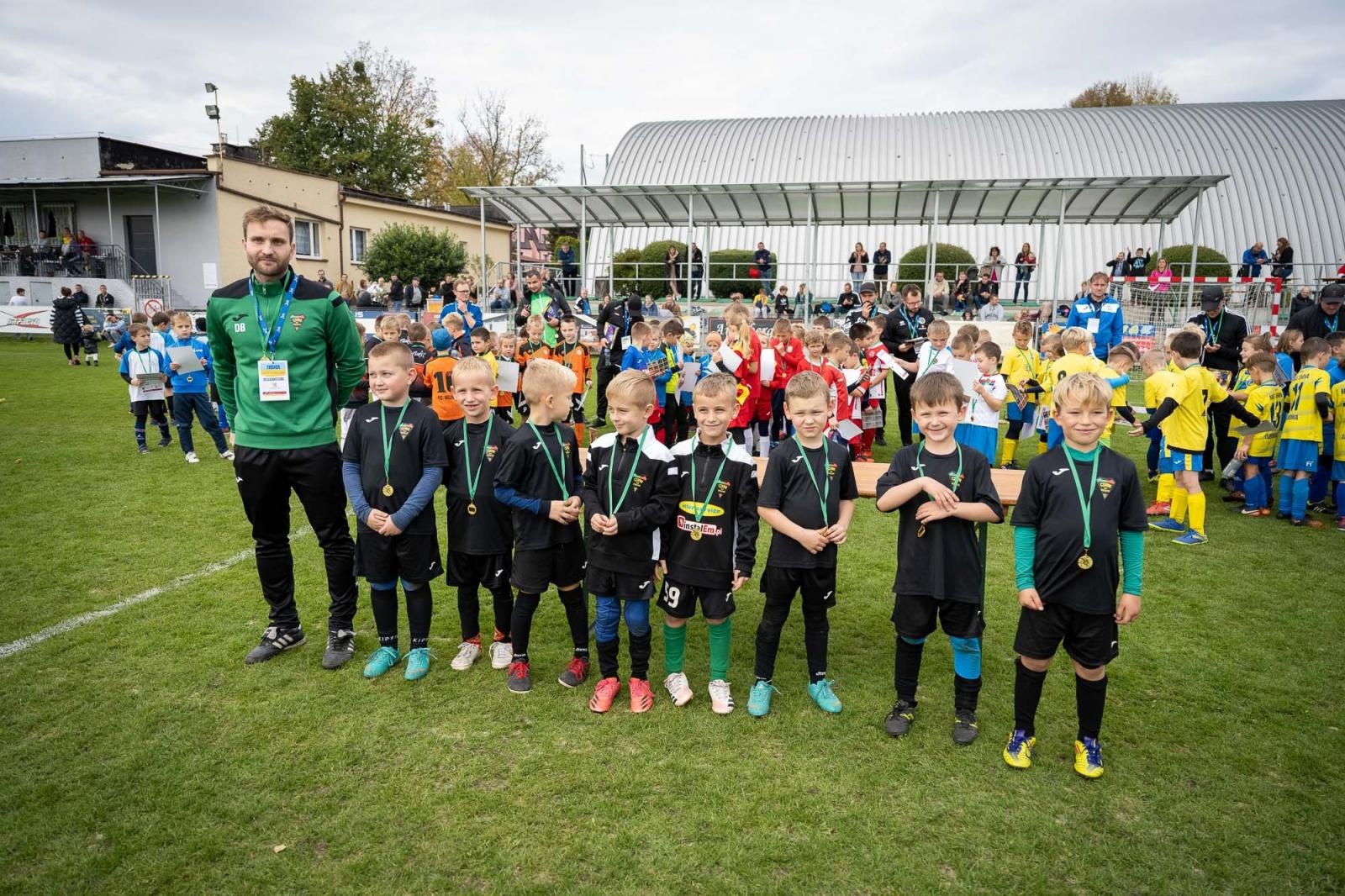 Zdjęcie w galerii na portalu naszraciborz.pl: W Chałupkach w piłkę grali i pieniądze dla Mikołaja zbierali wiadomości z regionu