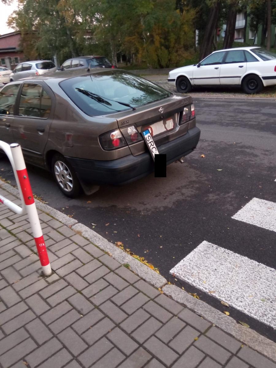 Zdjęcie w galerii na portalu naszraciborz.pl: Zerwane tablice, uszkodzone ramki. Wandale przeszli przez centrum Raciborza wiadomości z regionu