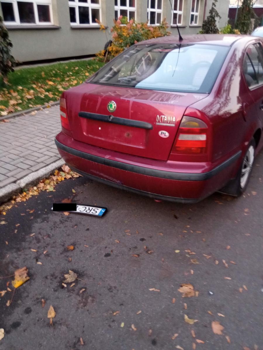 Zdjęcie w galerii na portalu naszraciborz.pl: Zerwane tablice, uszkodzone ramki. Wandale przeszli przez centrum Raciborza wiadomości z regionu