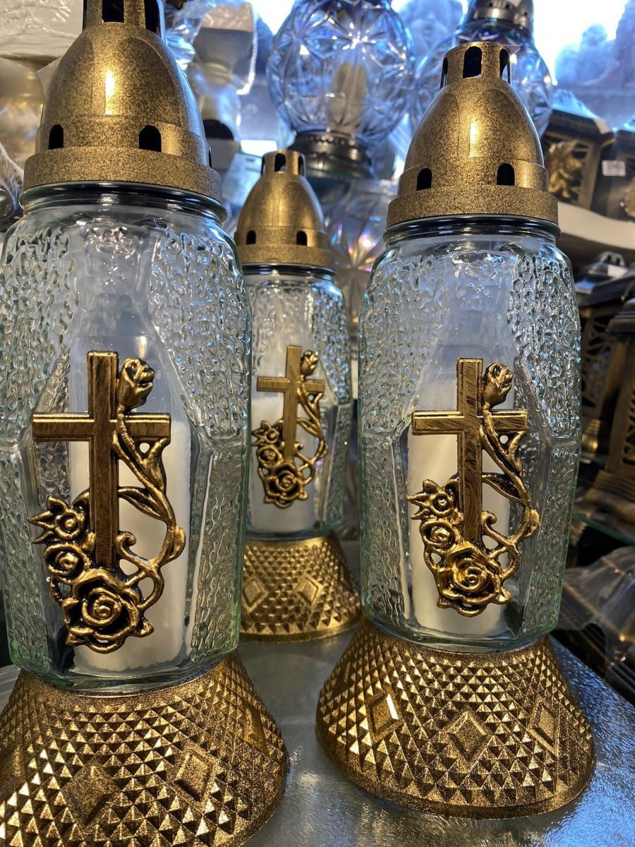 Zdjęcie w galerii na portalu naszraciborz.pl: Wszystkich Świętych coraz bliżej. Wszystko, co trzeba kupisz przy Auchan wiadomości z regionu