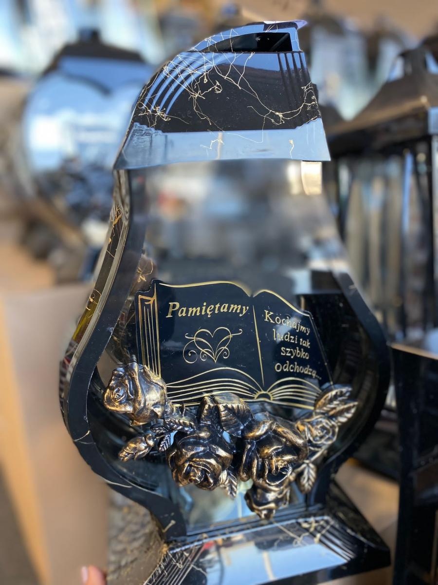 Zdjęcie w galerii na portalu naszraciborz.pl: Wszystkich Świętych coraz bliżej. Wszystko, co trzeba kupisz przy Auchan wiadomości z regionu