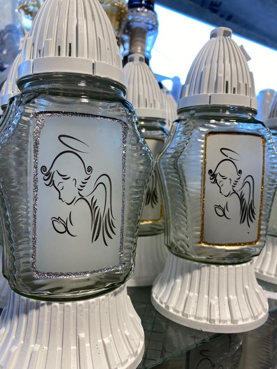 Zdjęcie w galerii na portalu naszraciborz.pl: Wszystkich Świętych coraz bliżej. Wszystko, co trzeba kupisz przy Auchan wiadomości z regionu