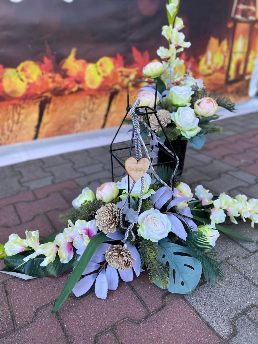 Zdjęcie w galerii na portalu naszraciborz.pl: Wszystkich Świętych coraz bliżej. Wszystko, co trzeba kupisz przy Auchan wiadomości z regionu