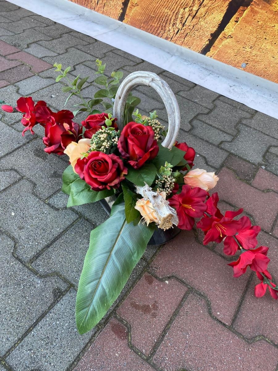 Zdjęcie w galerii na portalu naszraciborz.pl: Wszystkich Świętych coraz bliżej. Wszystko, co trzeba kupisz przy Auchan wiadomości z regionu