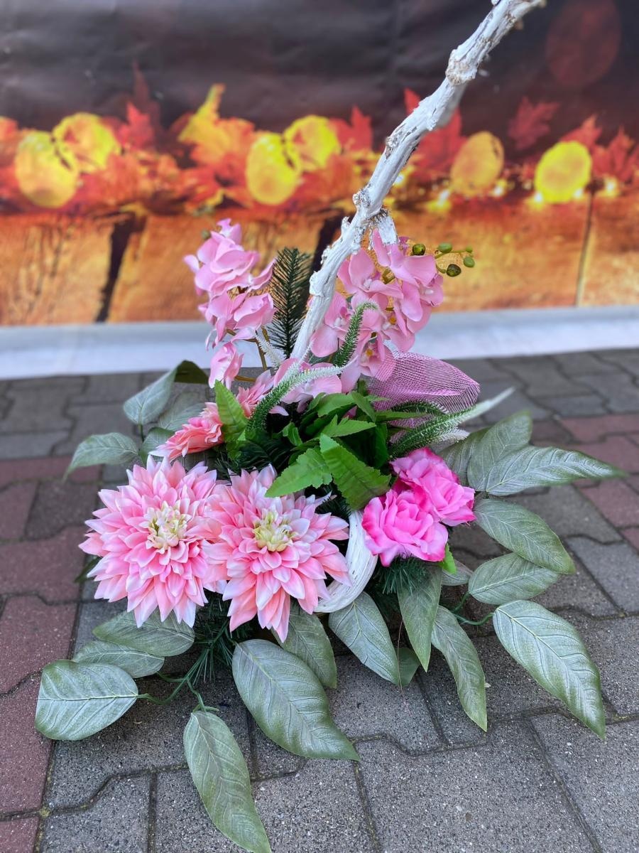 Zdjęcie w galerii na portalu naszraciborz.pl: Wszystkich Świętych coraz bliżej. Wszystko, co trzeba kupisz przy Auchan wiadomości z regionu