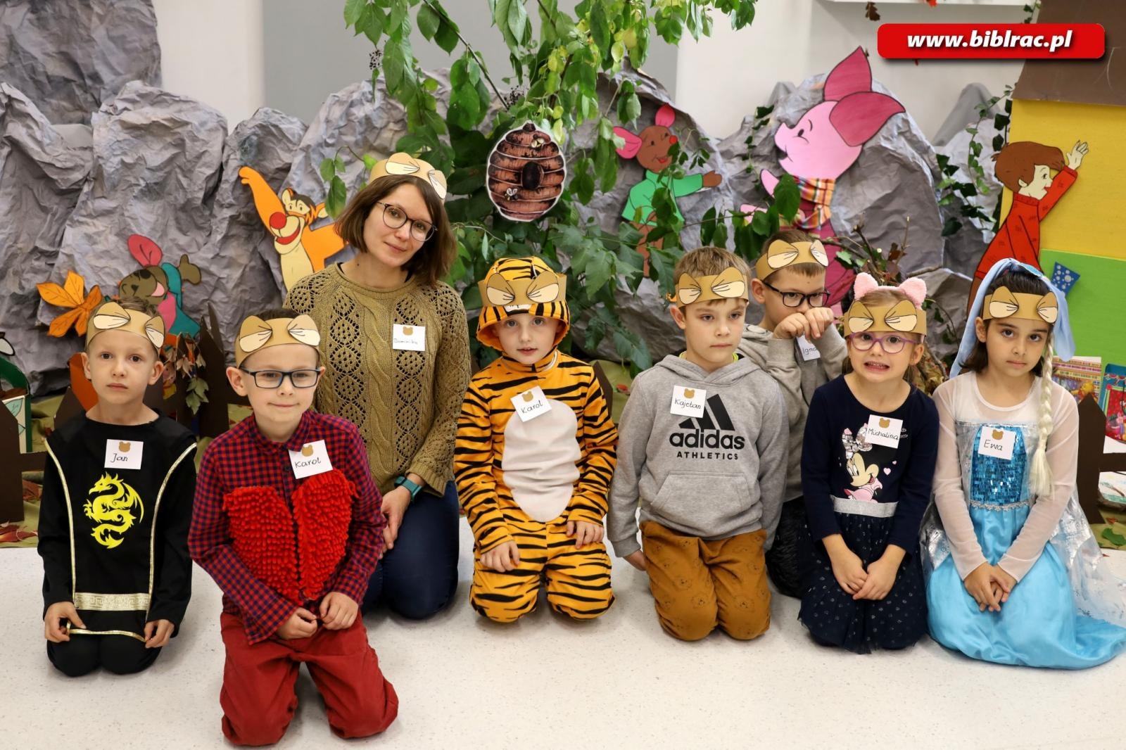 Zdjęcie w galerii na portalu naszraciborz.pl: Wiwat Kubuś! W bibliotece świętowano urodziny pewnego Misia [FOTO] wiadomości z regionu