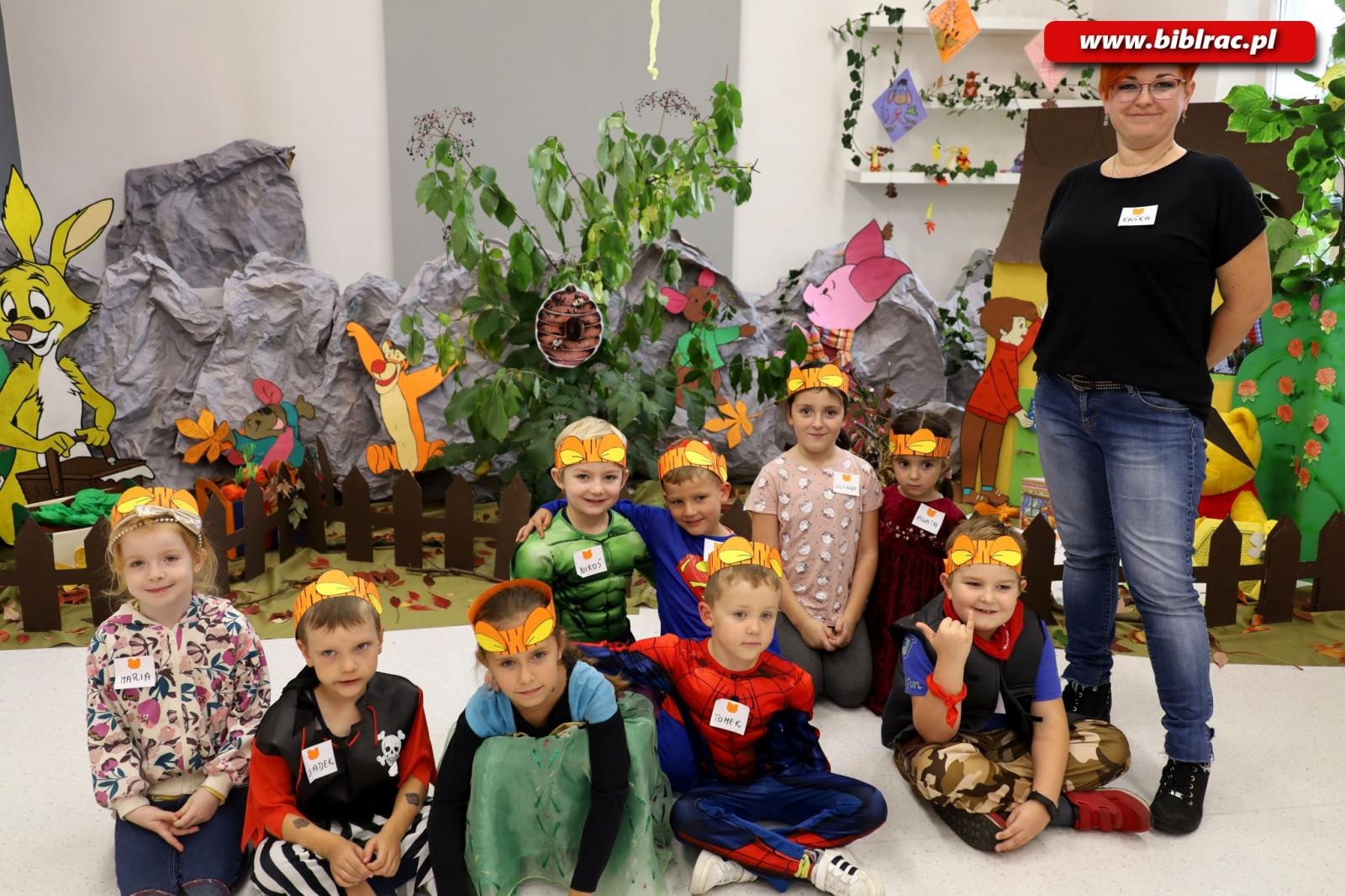 Zdjęcie w galerii na portalu naszraciborz.pl: Wiwat Kubuś! W bibliotece świętowano urodziny pewnego Misia [FOTO] wiadomości z regionu