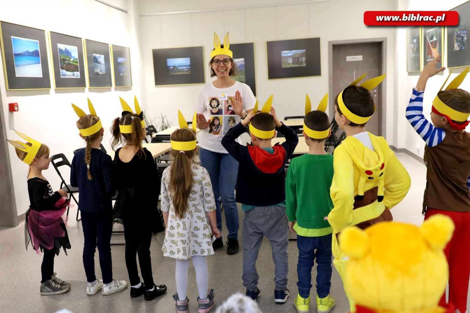 Zdjęcie w galerii na portalu naszraciborz.pl: Wiwat Kubuś! W bibliotece świętowano urodziny pewnego Misia [FOTO] wiadomości z regionu