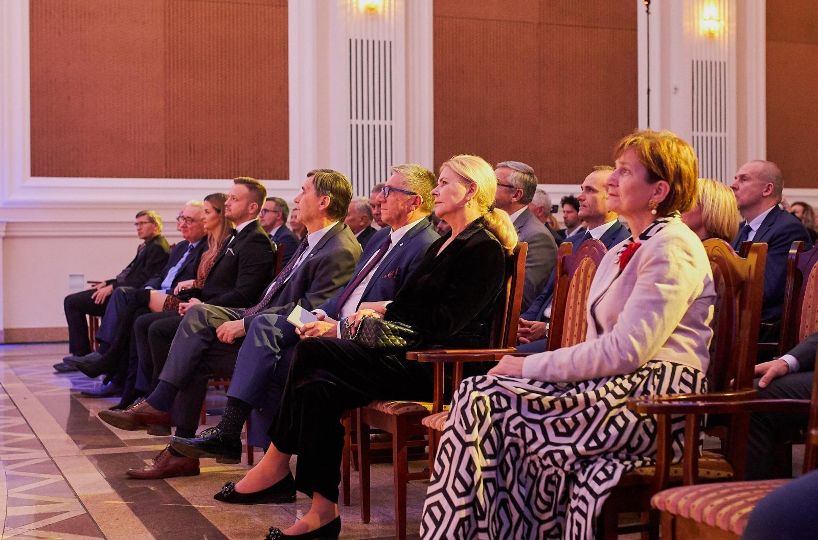 Zdjęcie w galerii na portalu naszraciborz.pl: Okręgowy Inspektorat Pracy w Katowicach nagrodził firmę z Raciborza wiadomości z regionu