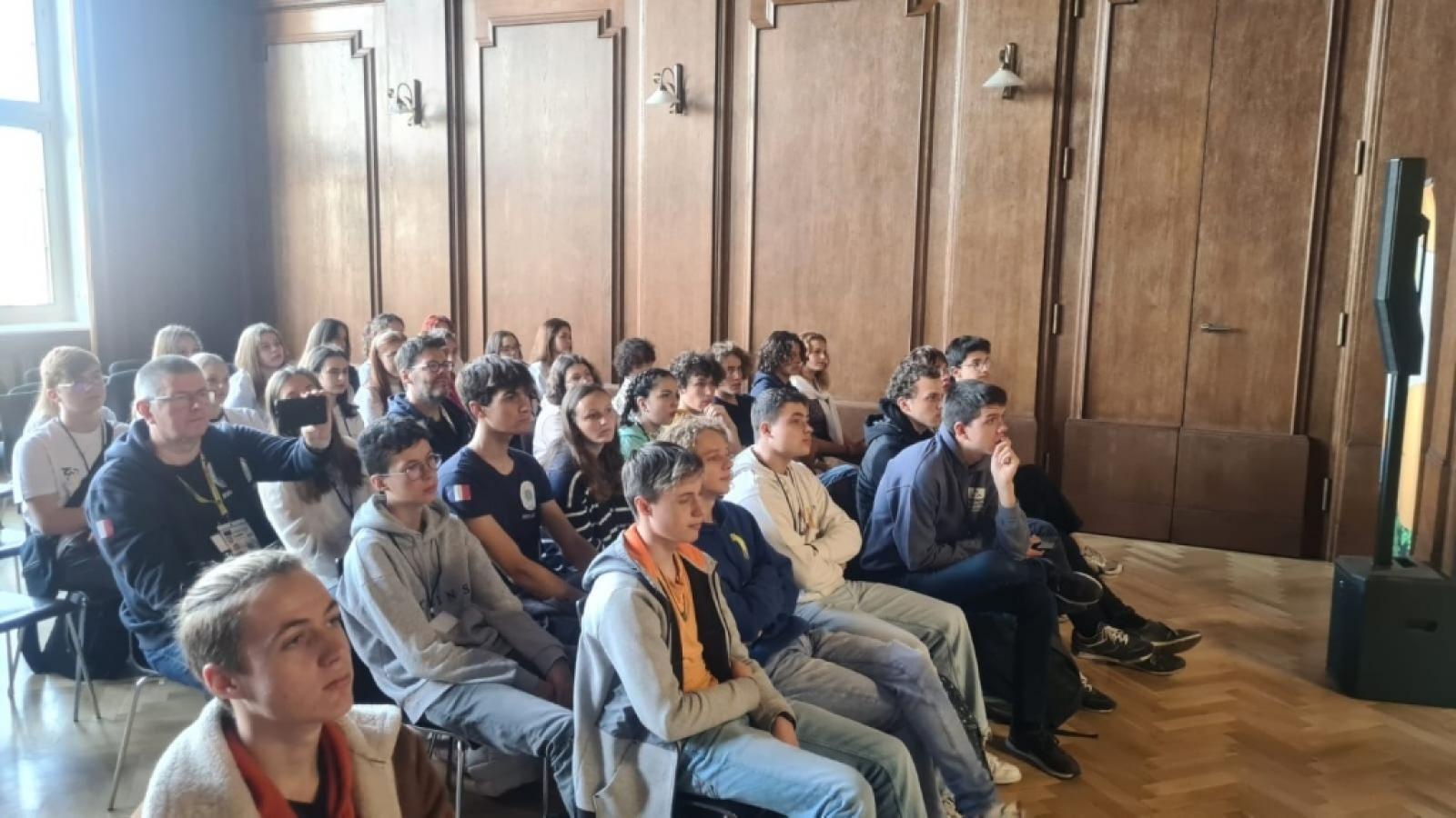 Zdjęcie w galerii na portalu naszraciborz.pl: Erasmus+. Grupa Francuzów gości przy Kasprowicza wiadomości z regionu