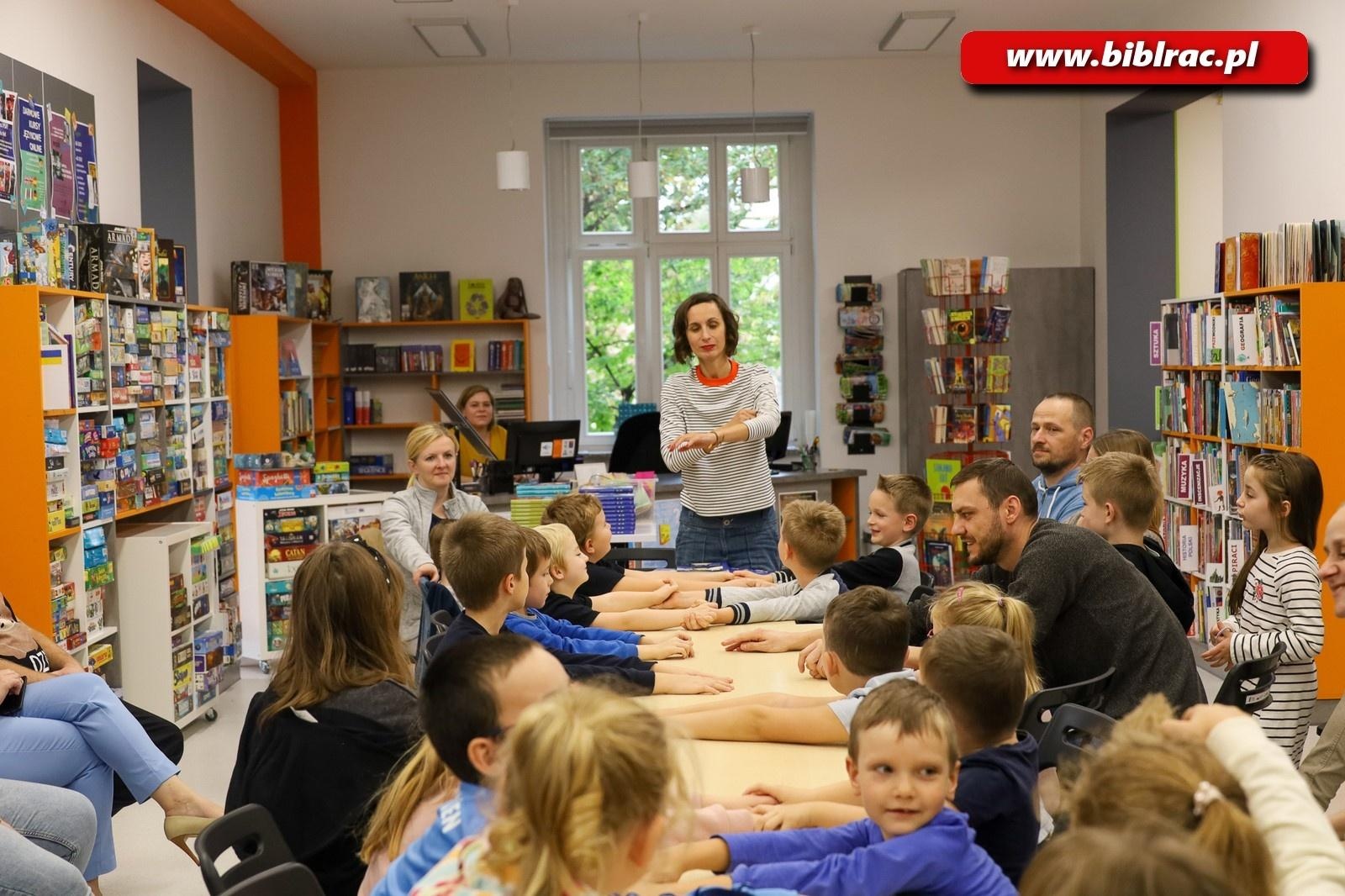 Zdjęcie w galerii na portalu naszraciborz.pl: Kocia Szajka przejęła raciborską bibliotekę! wiadomości z regionu
