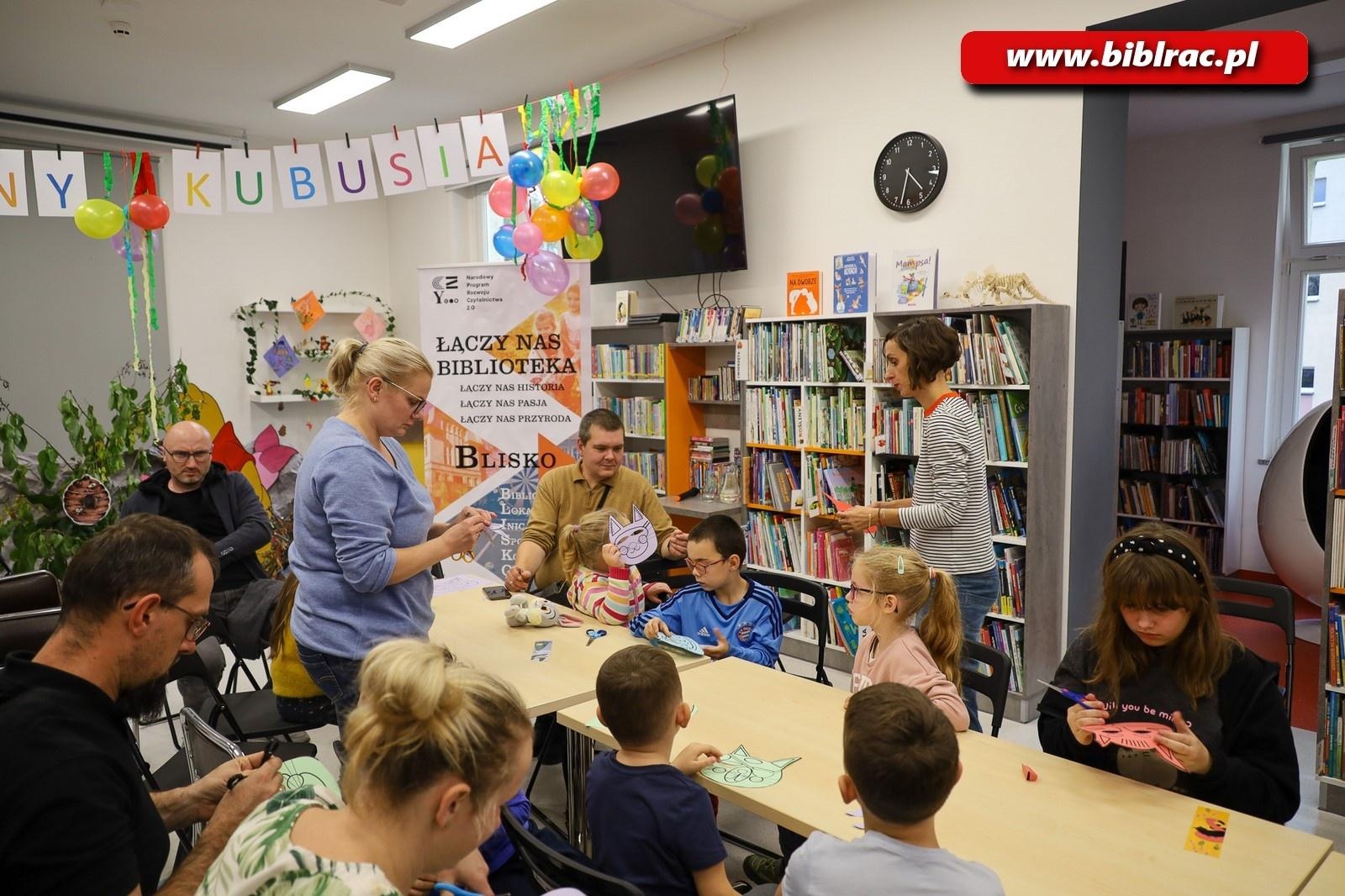 Zdjęcie w galerii na portalu naszraciborz.pl: Kocia Szajka przejęła raciborską bibliotekę! wiadomości z regionu
