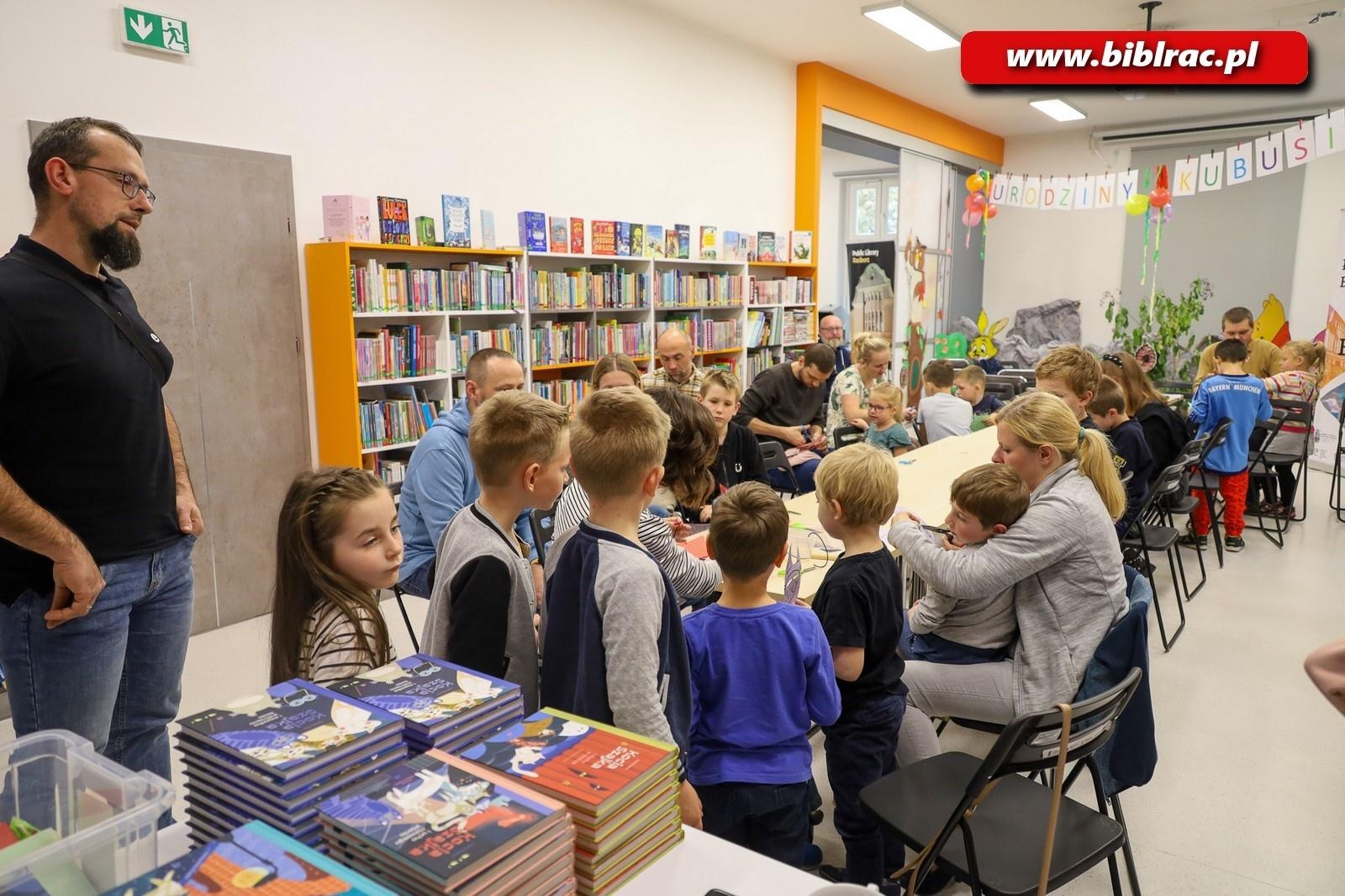 Zdjęcie w galerii na portalu naszraciborz.pl: Kocia Szajka przejęła raciborską bibliotekę! wiadomości z regionu