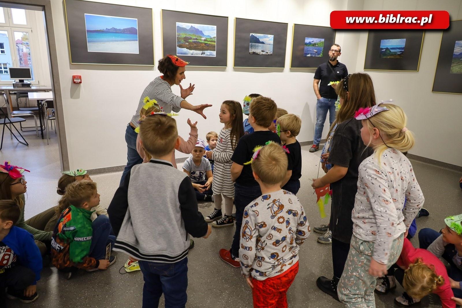 Zdjęcie w galerii na portalu naszraciborz.pl: Kocia Szajka przejęła raciborską bibliotekę! wiadomości z regionu