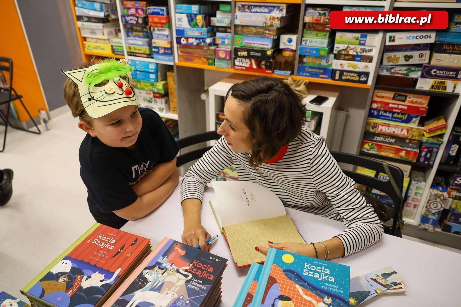 Zdjęcie w galerii na portalu naszraciborz.pl: Kocia Szajka przejęła raciborską bibliotekę! wiadomości z regionu