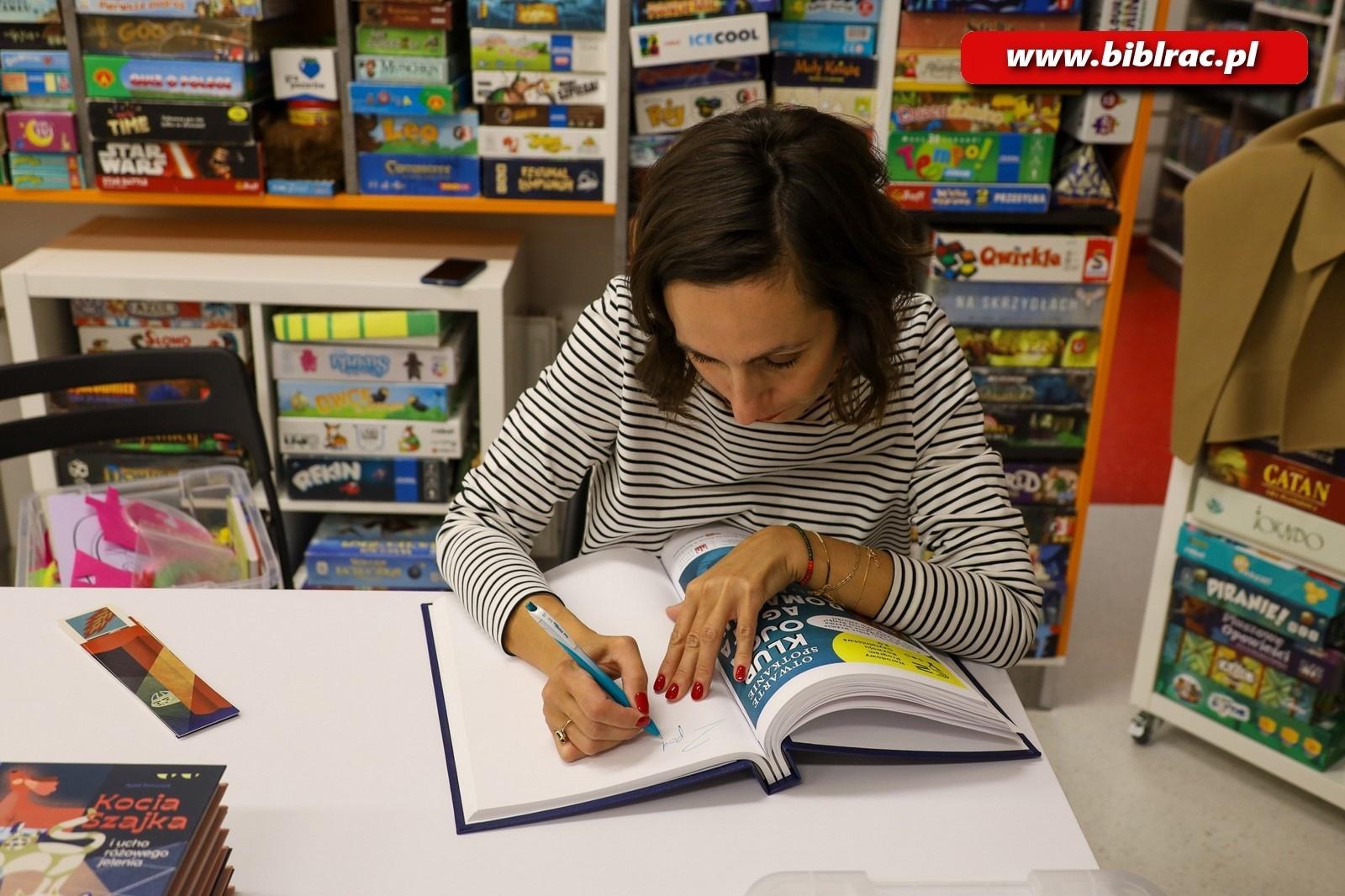 Zdjęcie w galerii na portalu naszraciborz.pl: Kocia Szajka przejęła raciborską bibliotekę! wiadomości z regionu