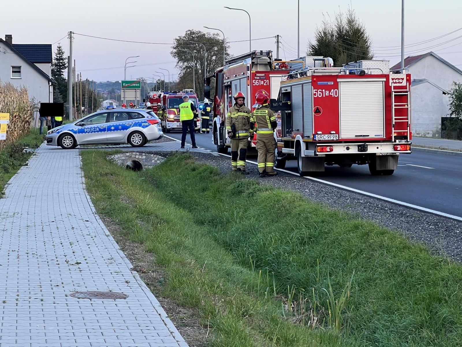 Zdjęcie w galerii na portalu naszraciborz.pl: Mitsubishi w rowie przy DW 935 w Kornowacu wiadomości z regionu