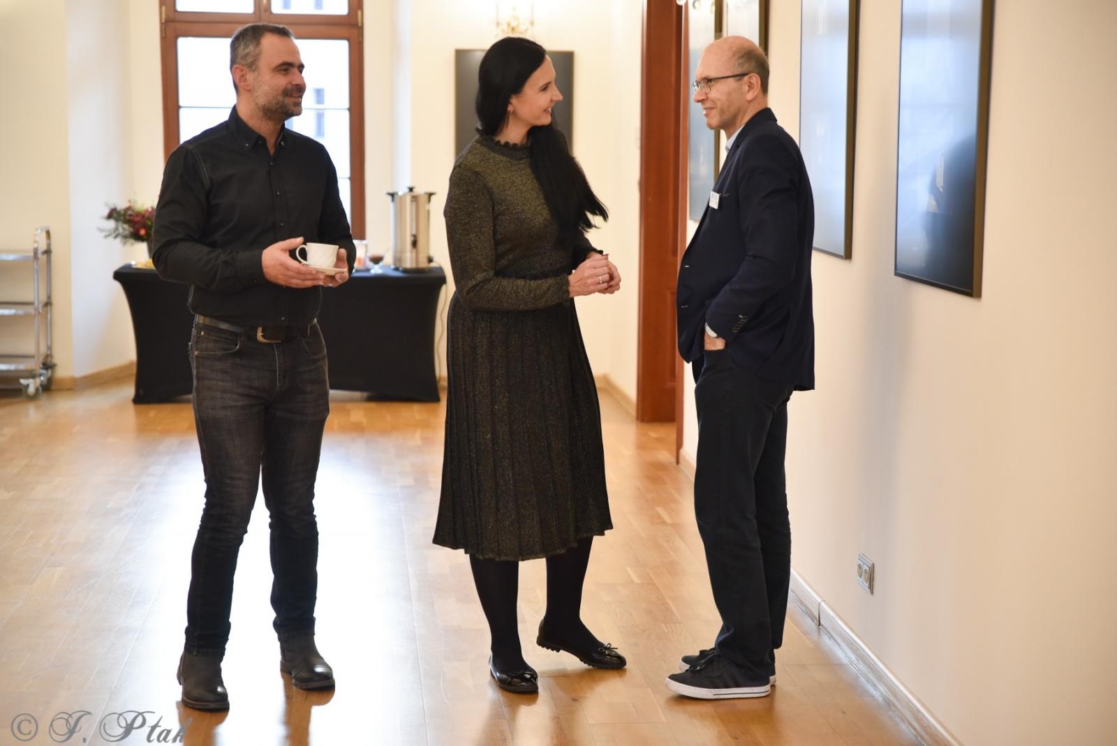 Zdjęcie w galerii na portalu naszraciborz.pl: Okna światłem malowane. Wystawy Kamili Szymczak na zamku wiadomości z regionu