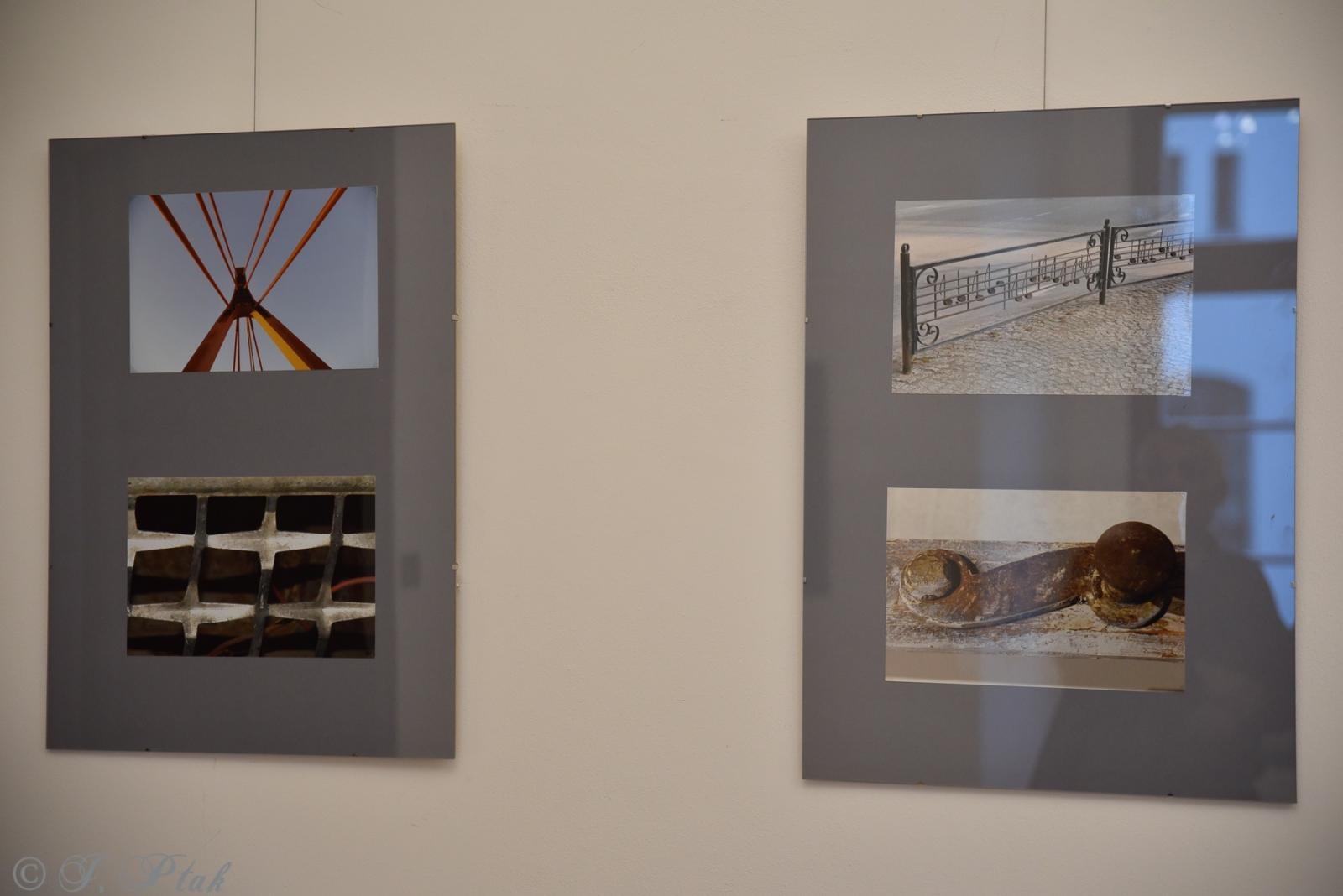 Zdjęcie w galerii na portalu naszraciborz.pl: Okna światłem malowane. Wystawy Kamili Szymczak na zamku wiadomości z regionu